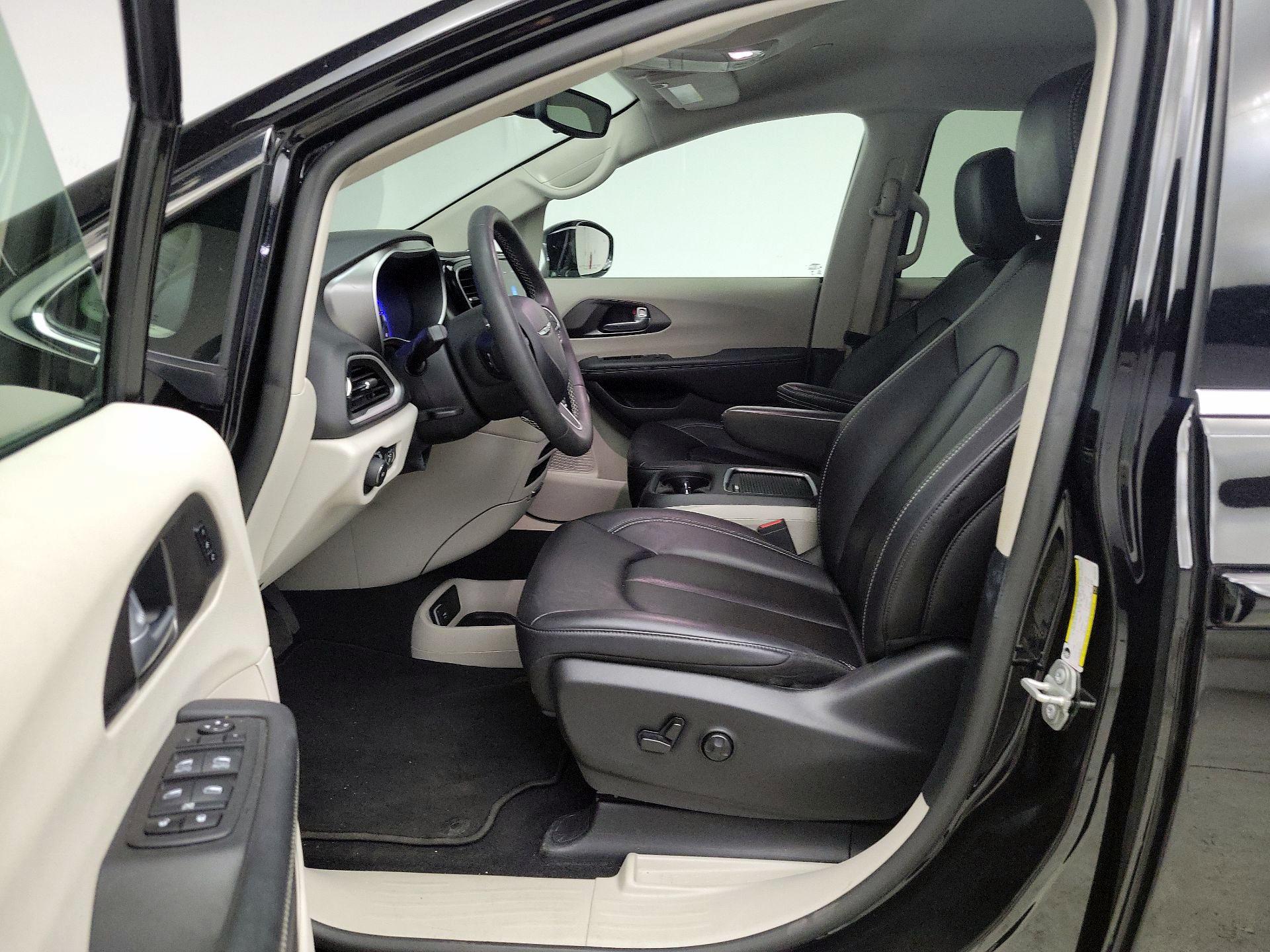 Thumbnail: 2024 Chrysler Pacifica - 11