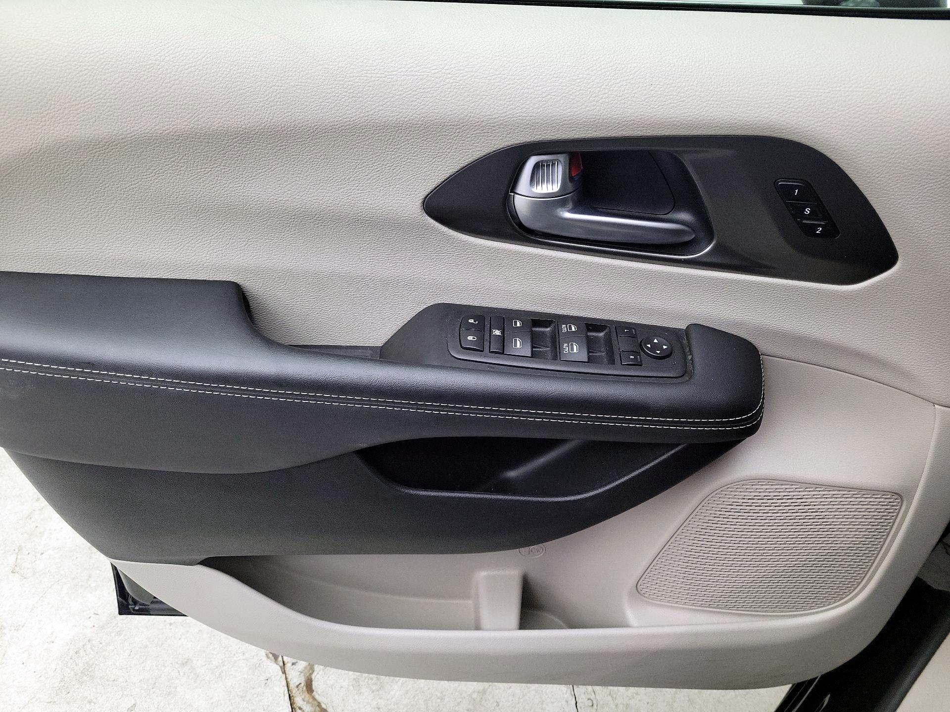 Thumbnail: 2024 Chrysler Pacifica - 12