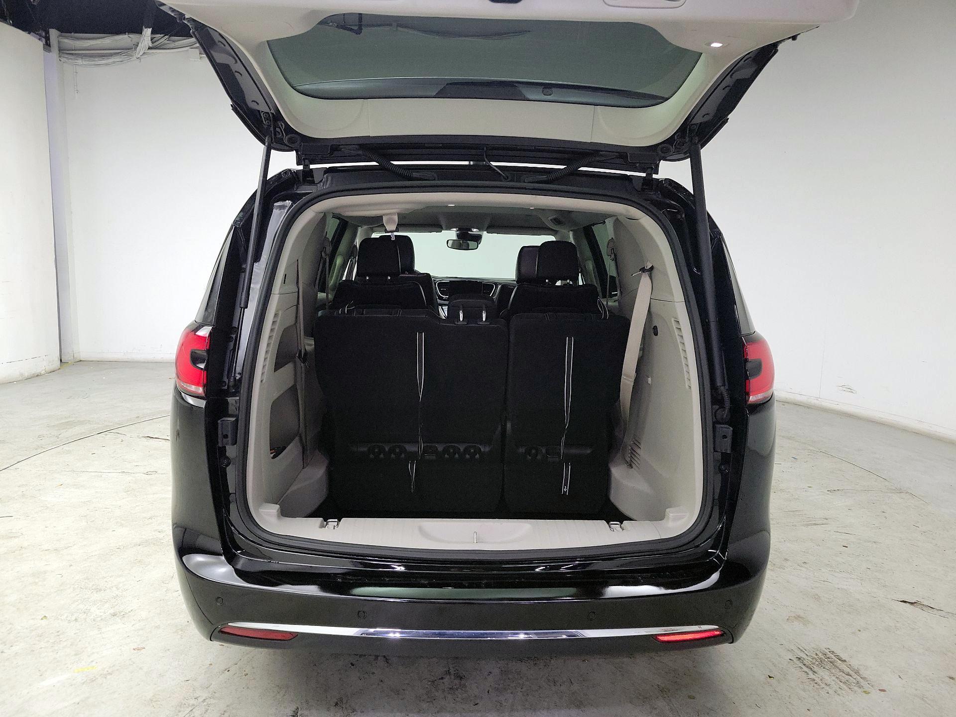 Thumbnail: 2024 Chrysler Pacifica - 20