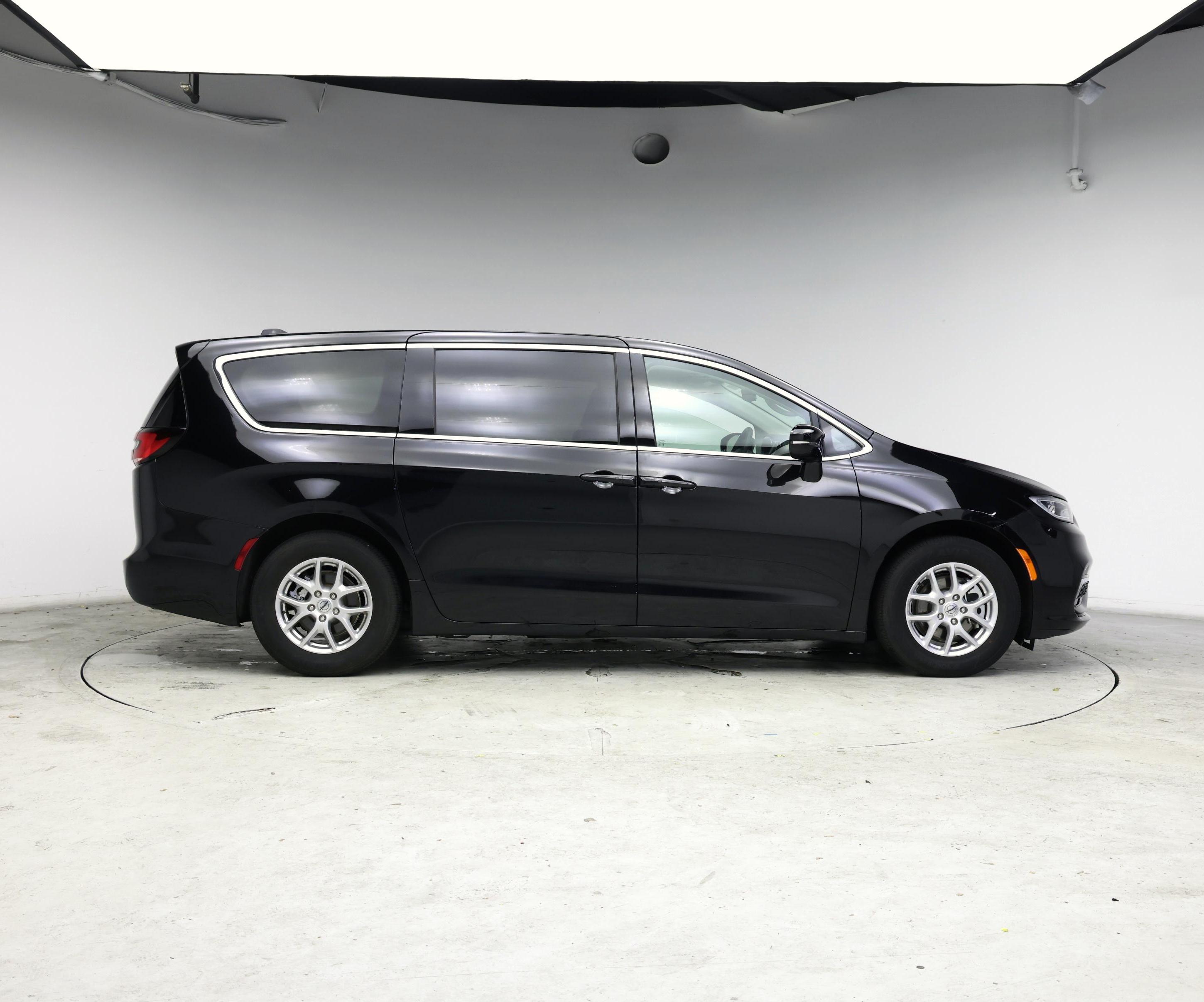 Thumbnail: 2024 Chrysler Pacifica - 7