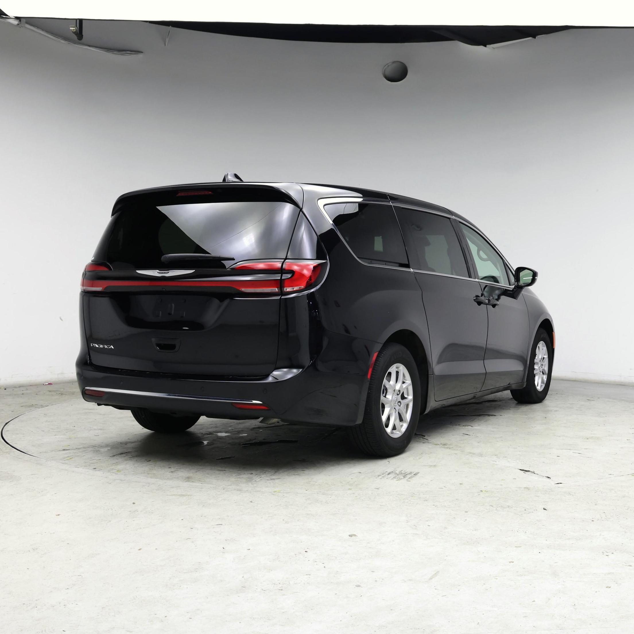 Thumbnail: 2024 Chrysler Pacifica - 8