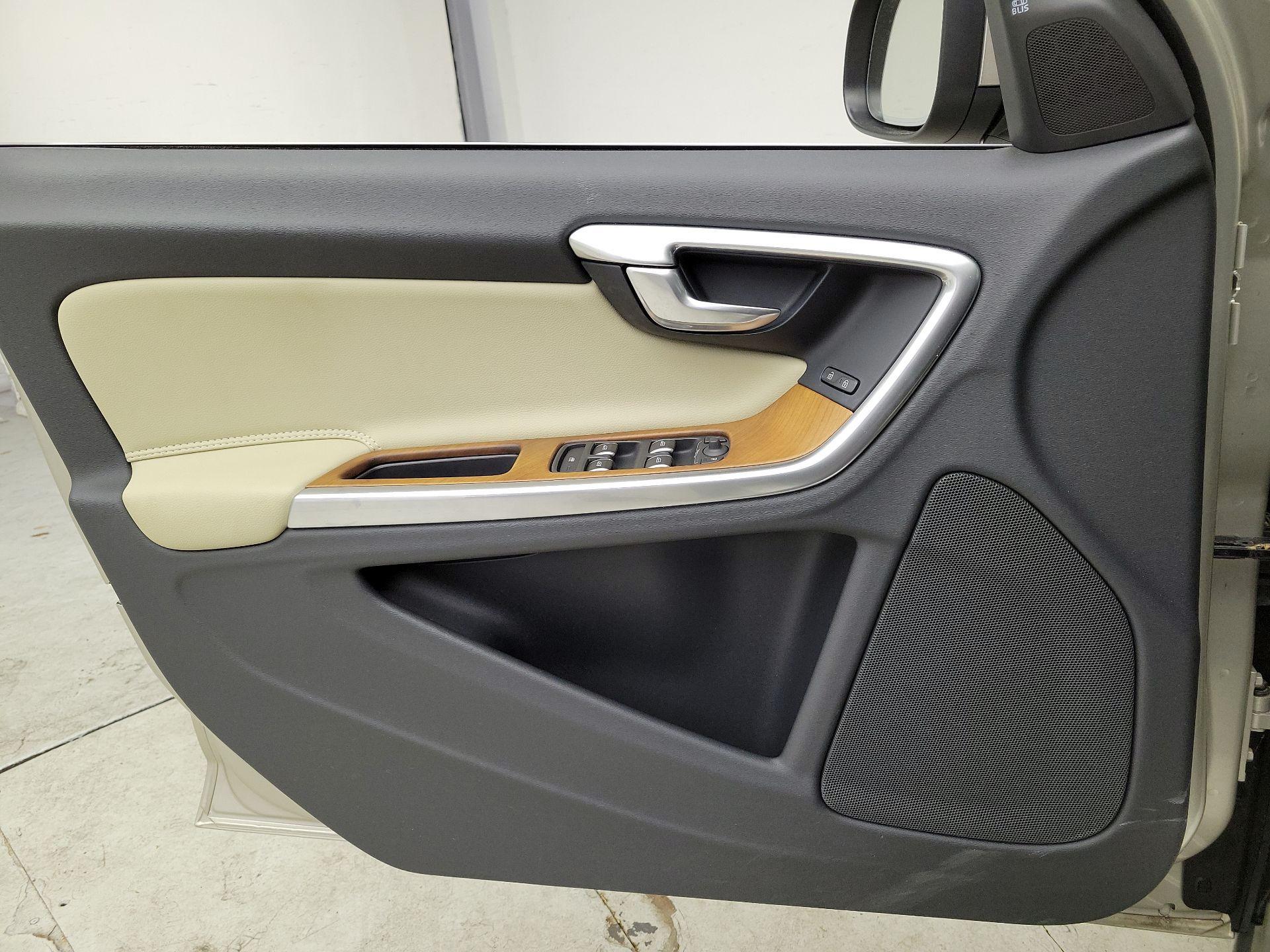 Thumbnail: 2017 Volvo S60 - 12