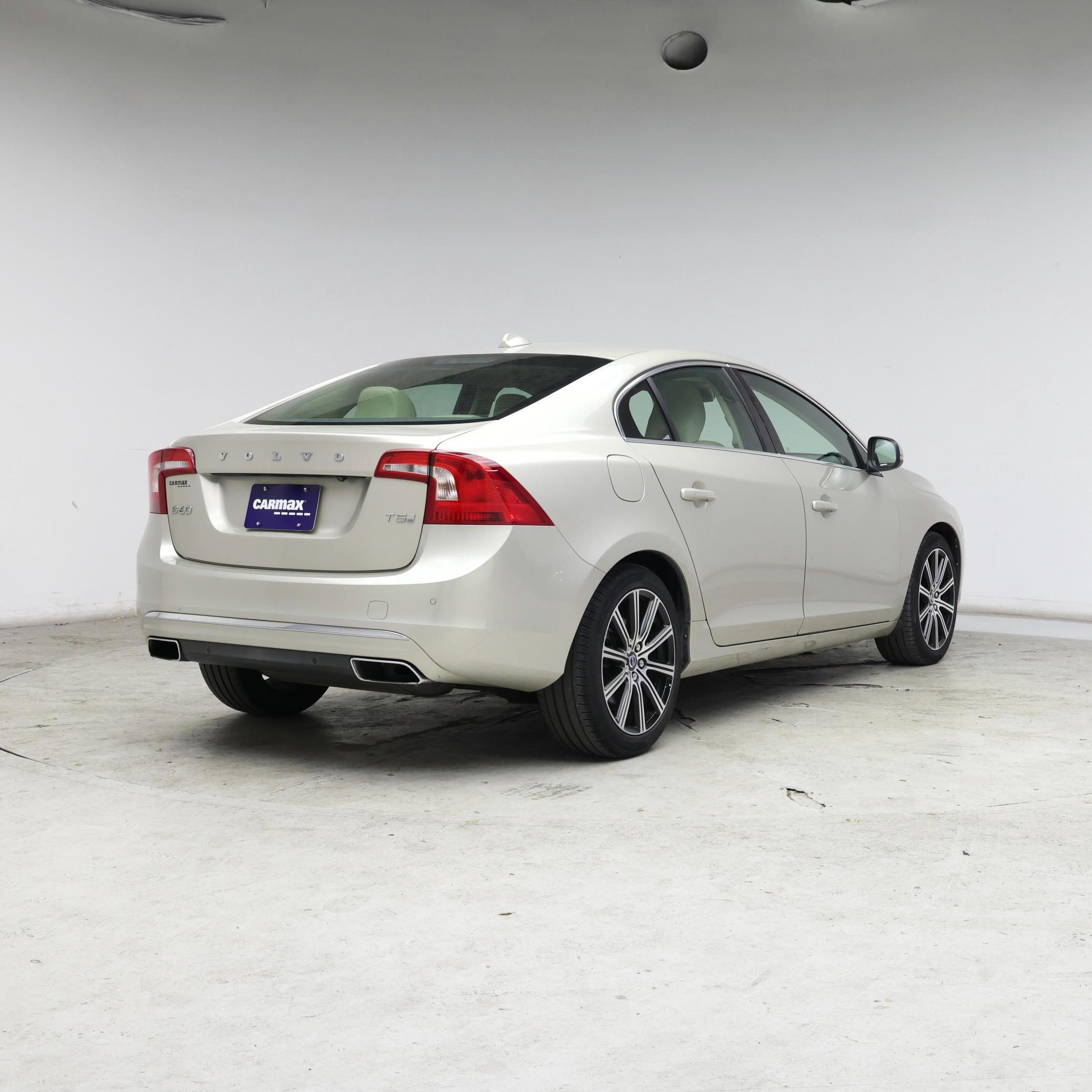 Thumbnail: 2017 Volvo S60 - 8