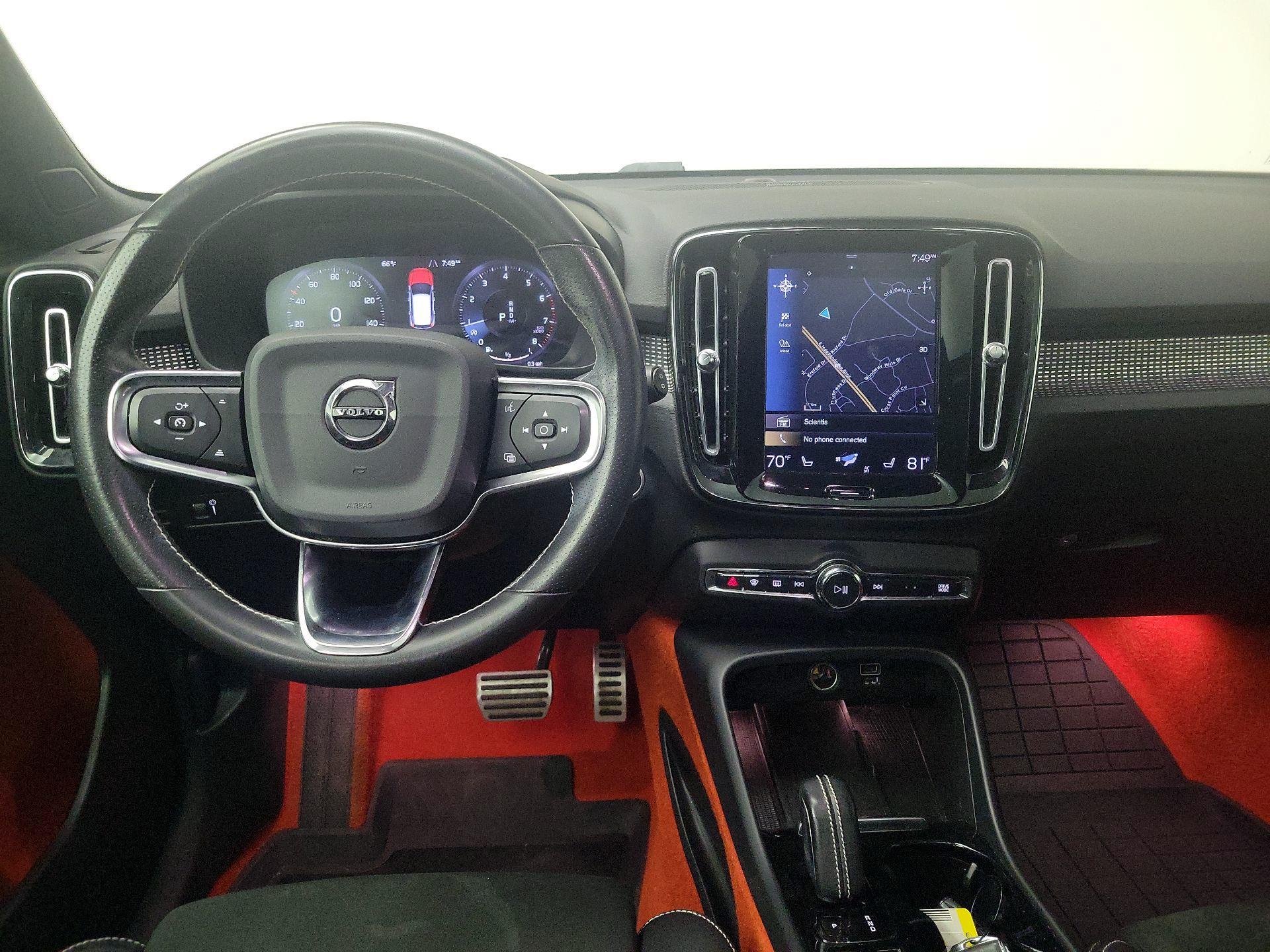 Thumbnail: 2021 Volvo XC40 - 10