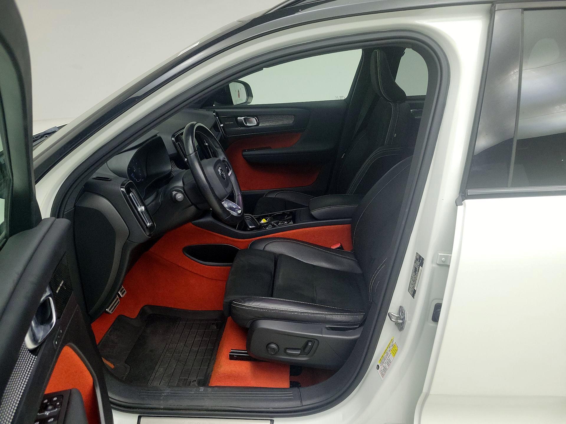 Thumbnail: 2021 Volvo XC40 - 11