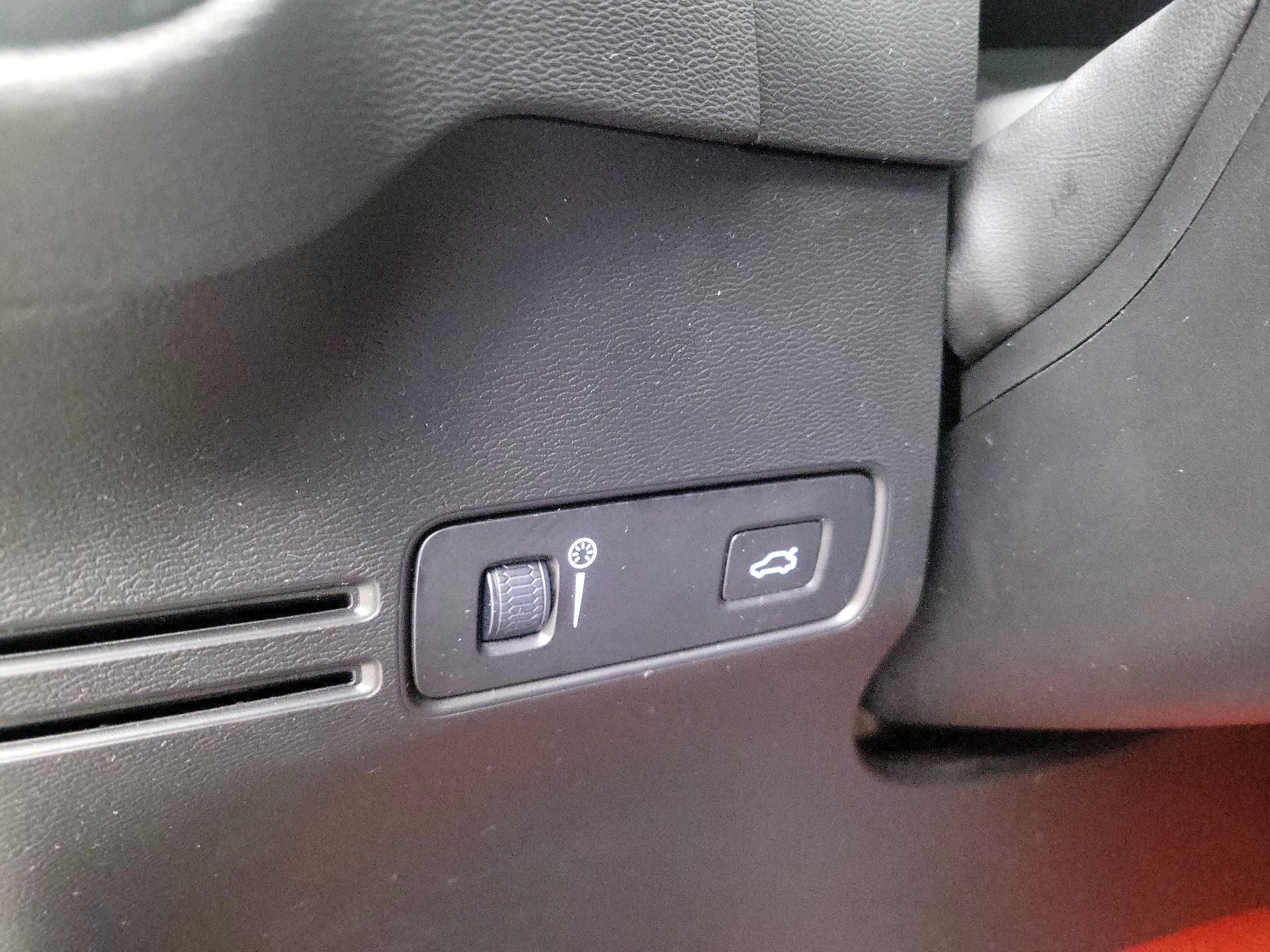 Thumbnail: 2021 Volvo XC40 - 13