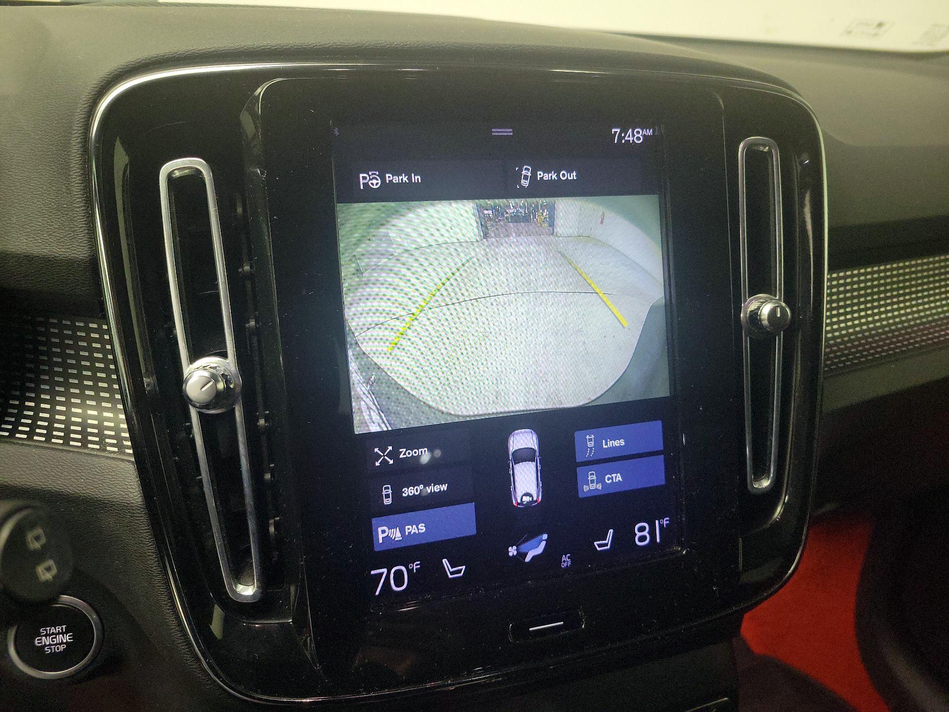 Thumbnail: 2021 Volvo XC40 - 15