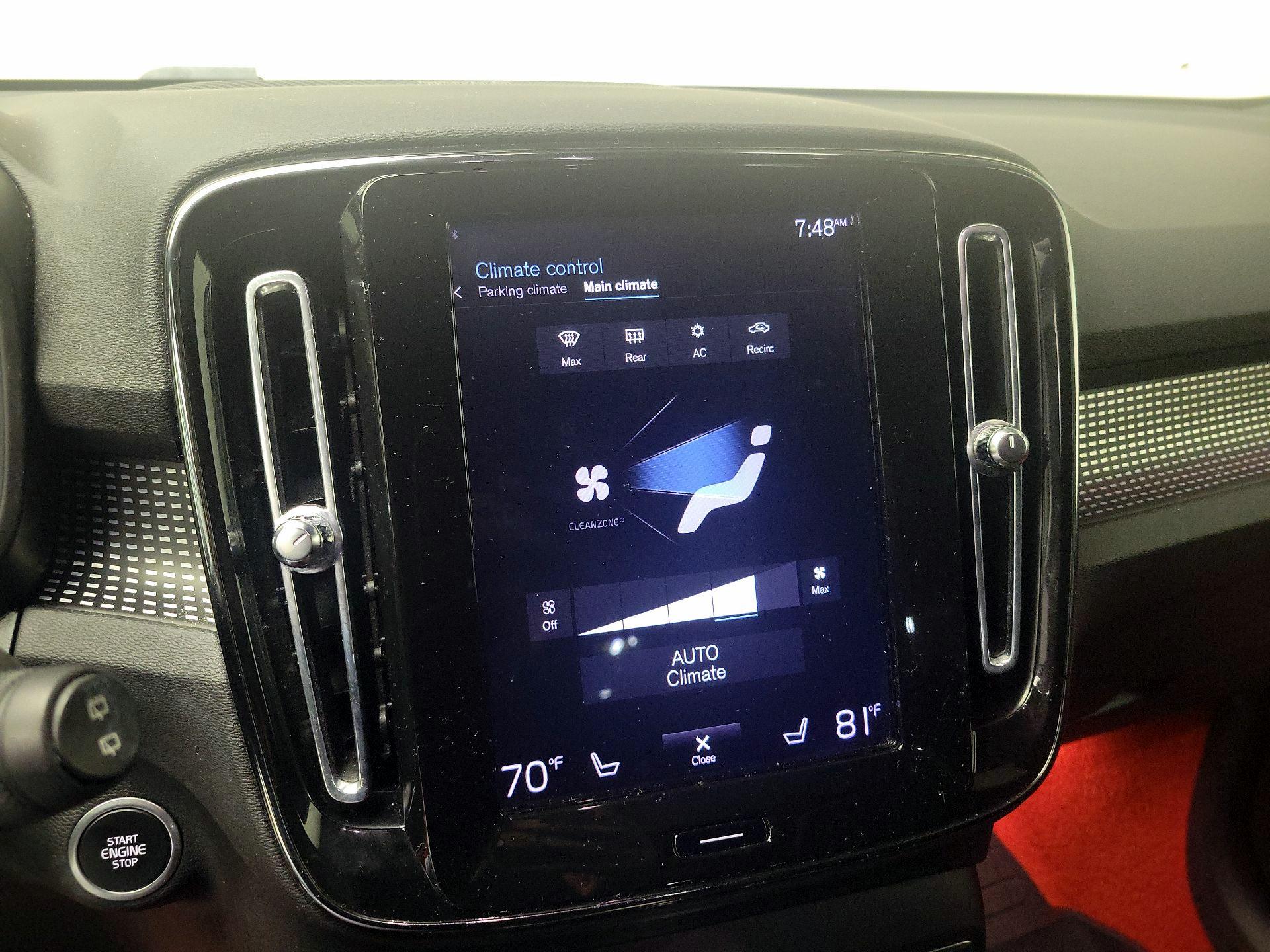 Thumbnail: 2021 Volvo XC40 - 17