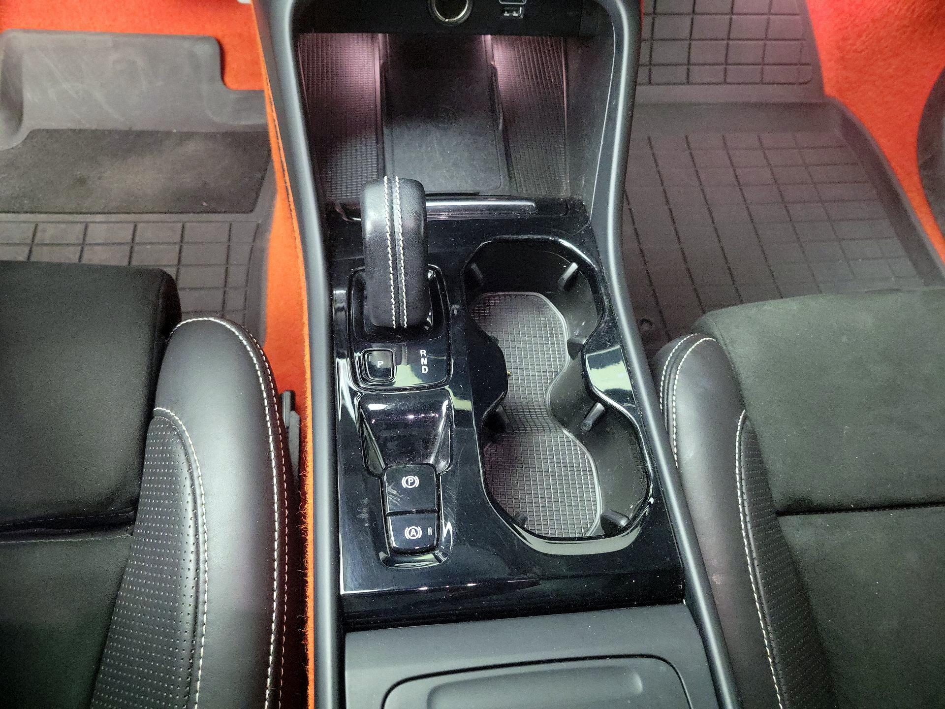 Thumbnail: 2021 Volvo XC40 - 18