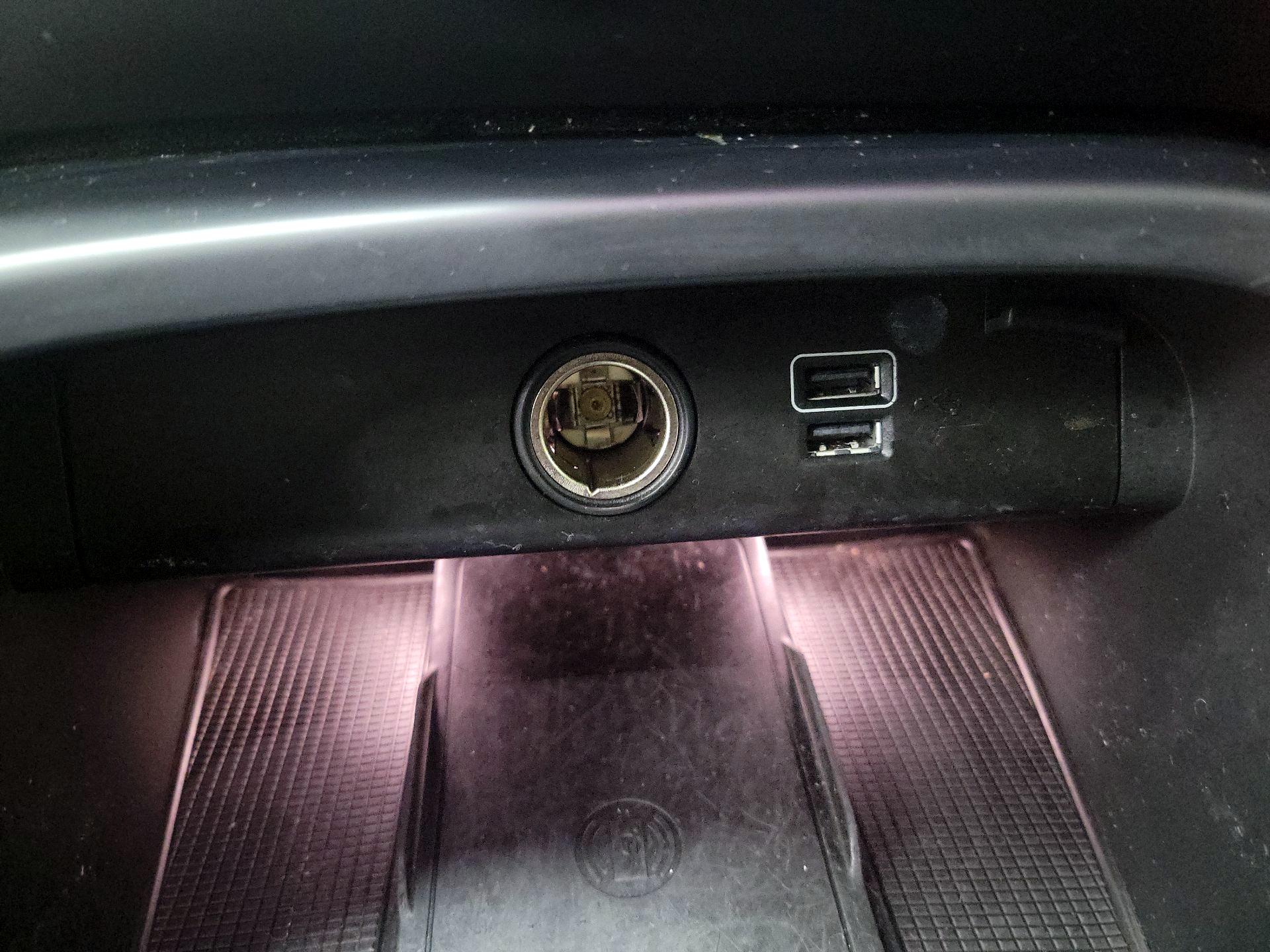 Thumbnail: 2021 Volvo XC40 - 19