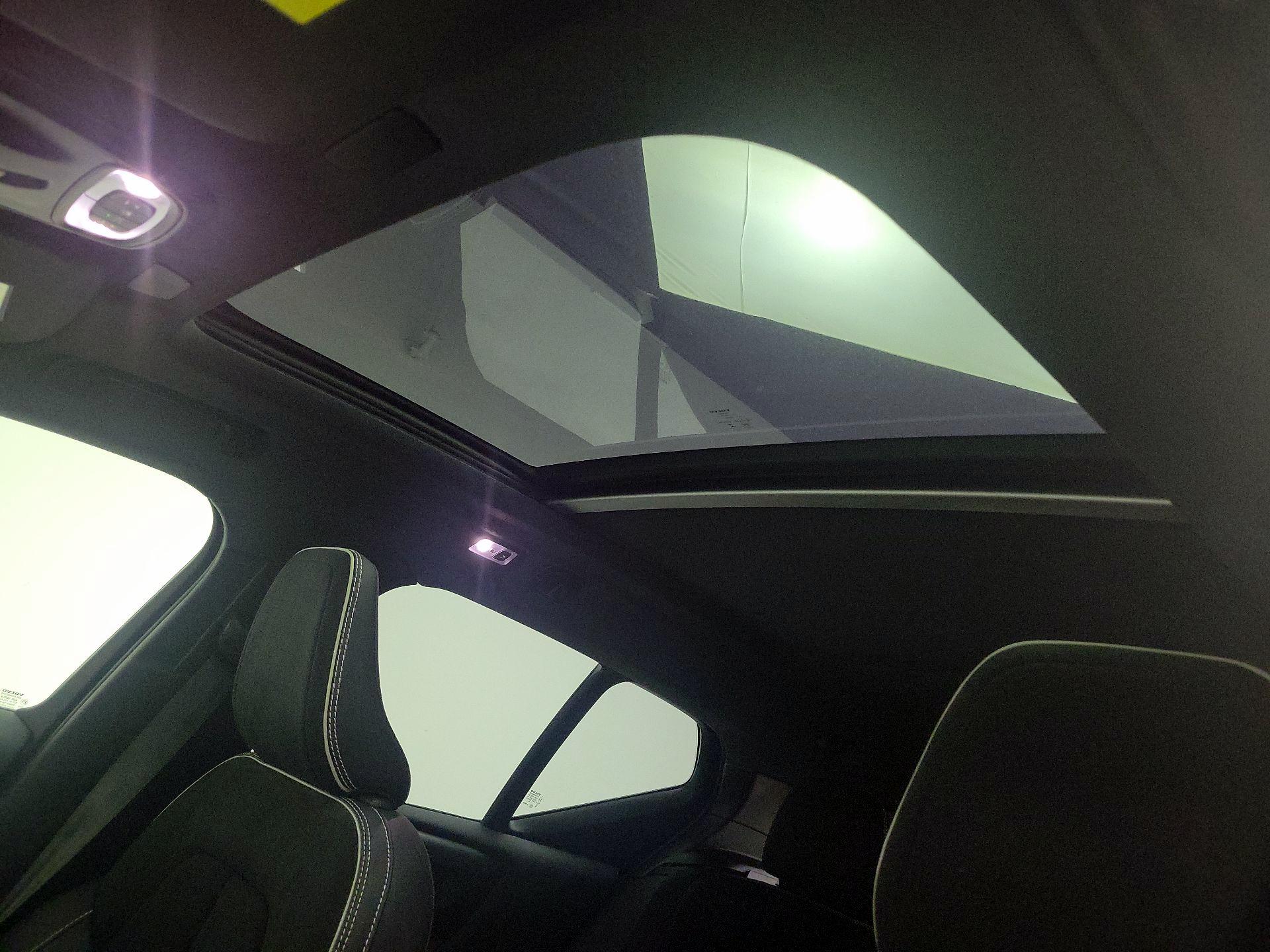 Thumbnail: 2021 Volvo XC40 - 20