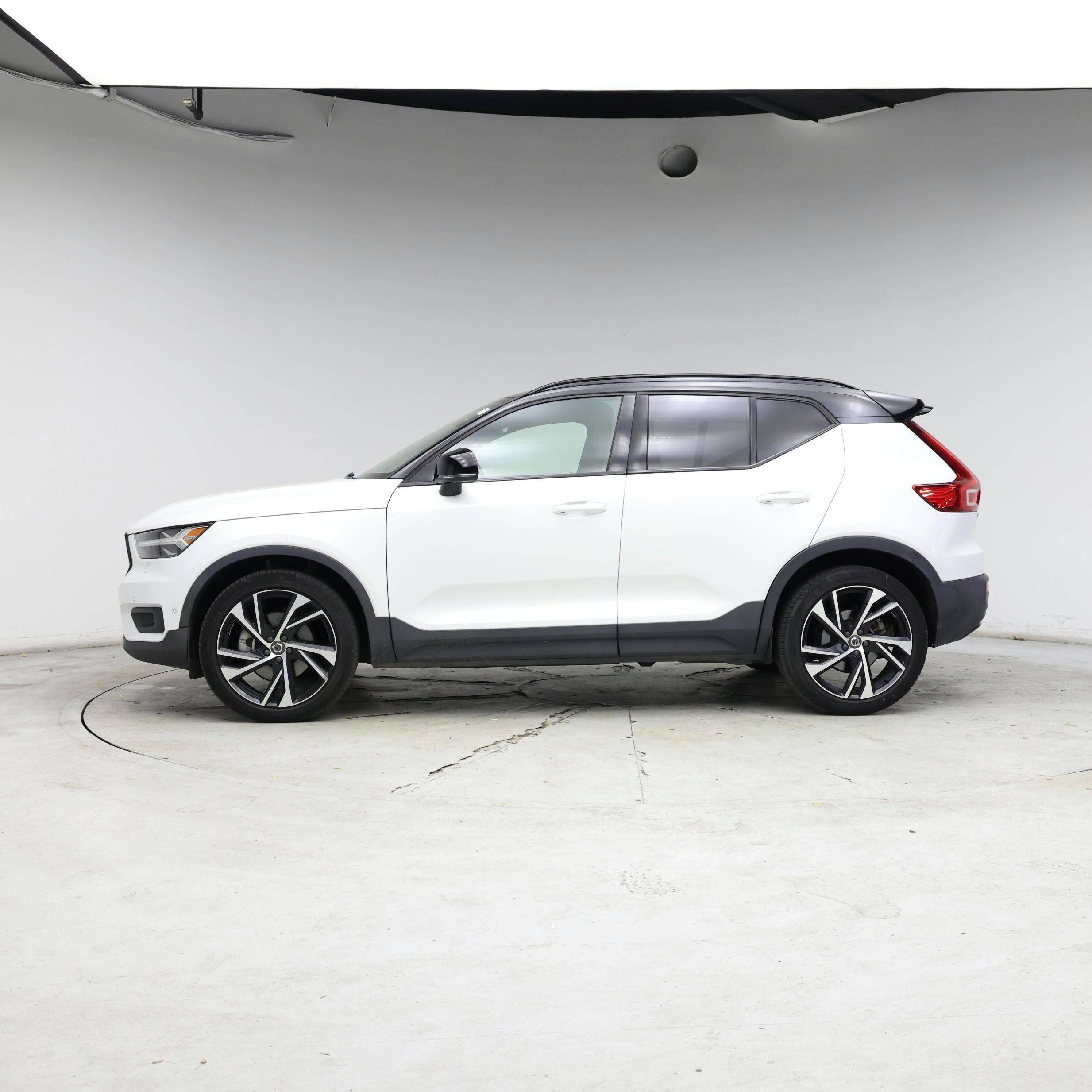 Thumbnail: 2021 Volvo XC40 - 3