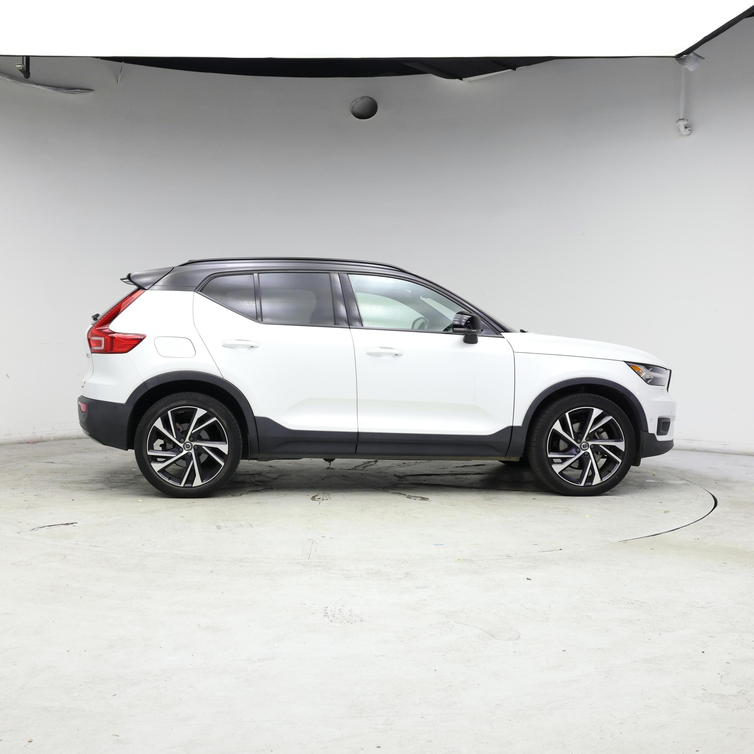 Thumbnail: 2021 Volvo XC40 - 7