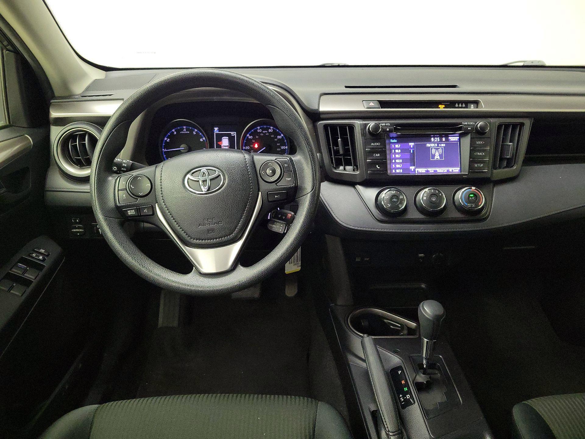 Thumbnail: 2018 Toyota RAV4 - 10