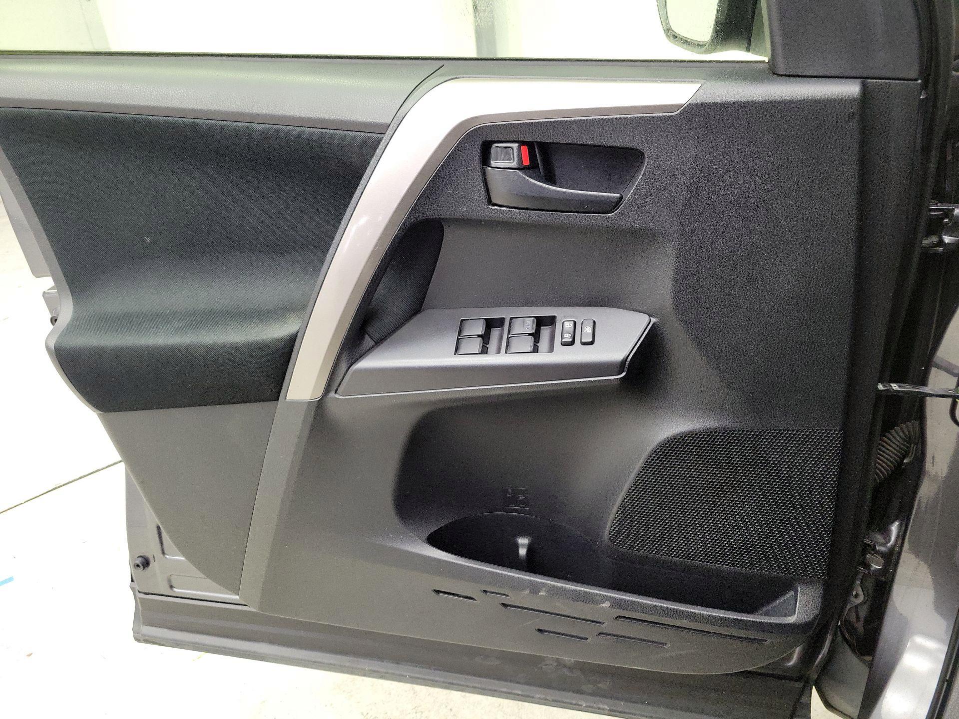 Thumbnail: 2018 Toyota RAV4 - 12