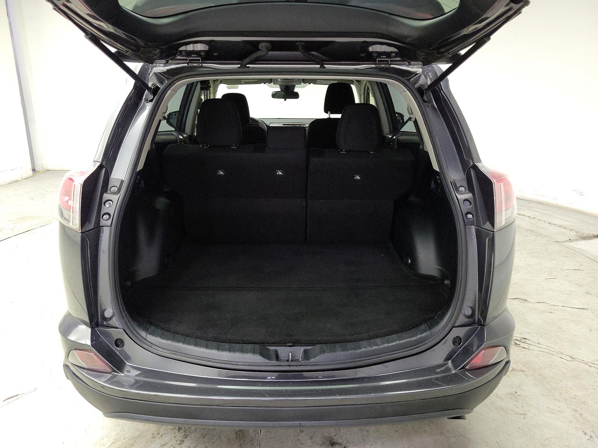 Thumbnail: 2018 Toyota RAV4 - 20