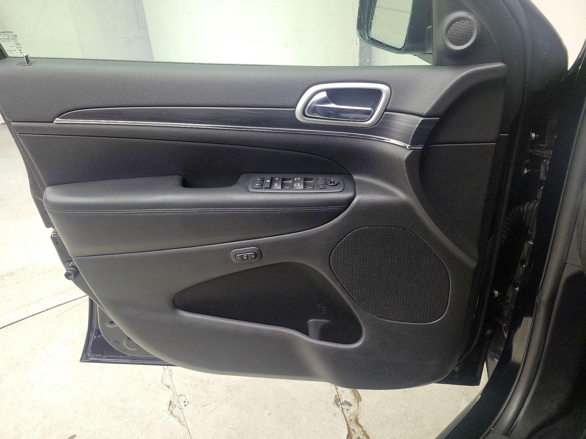 Thumbnail: 2020 Jeep Grand Cherokee - 12