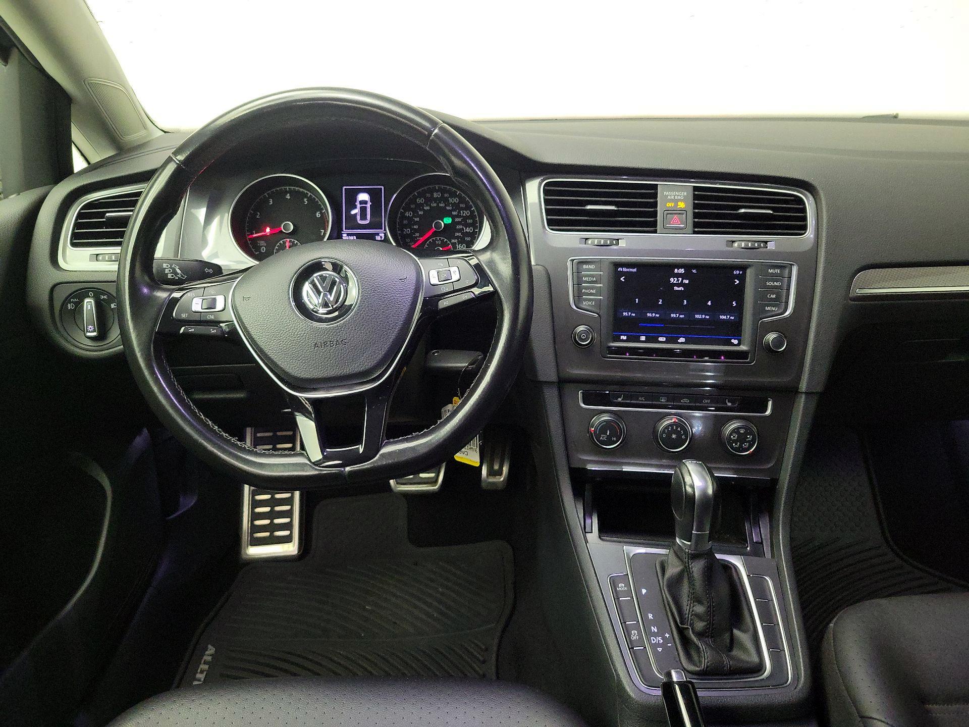 Thumbnail: 2017 Volkswagen Golf - 10