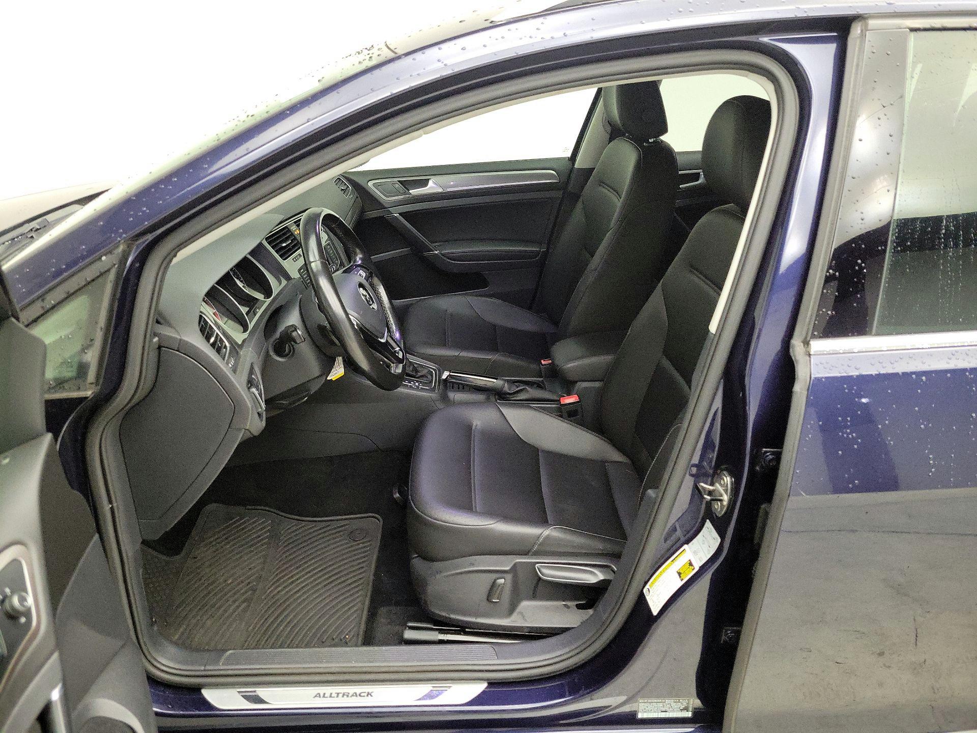 Thumbnail: 2017 Volkswagen Golf - 11