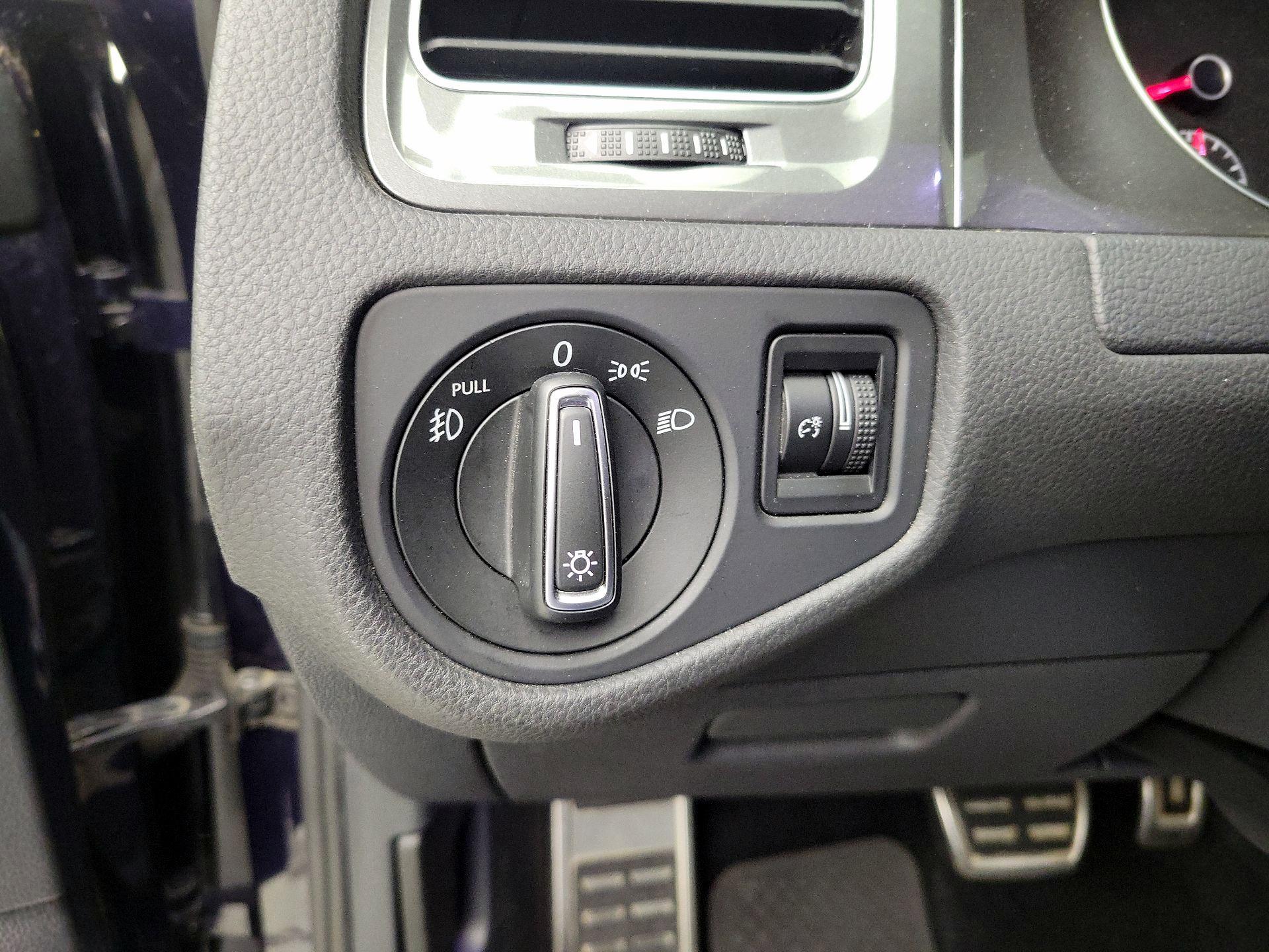 Thumbnail: 2017 Volkswagen Golf - 13