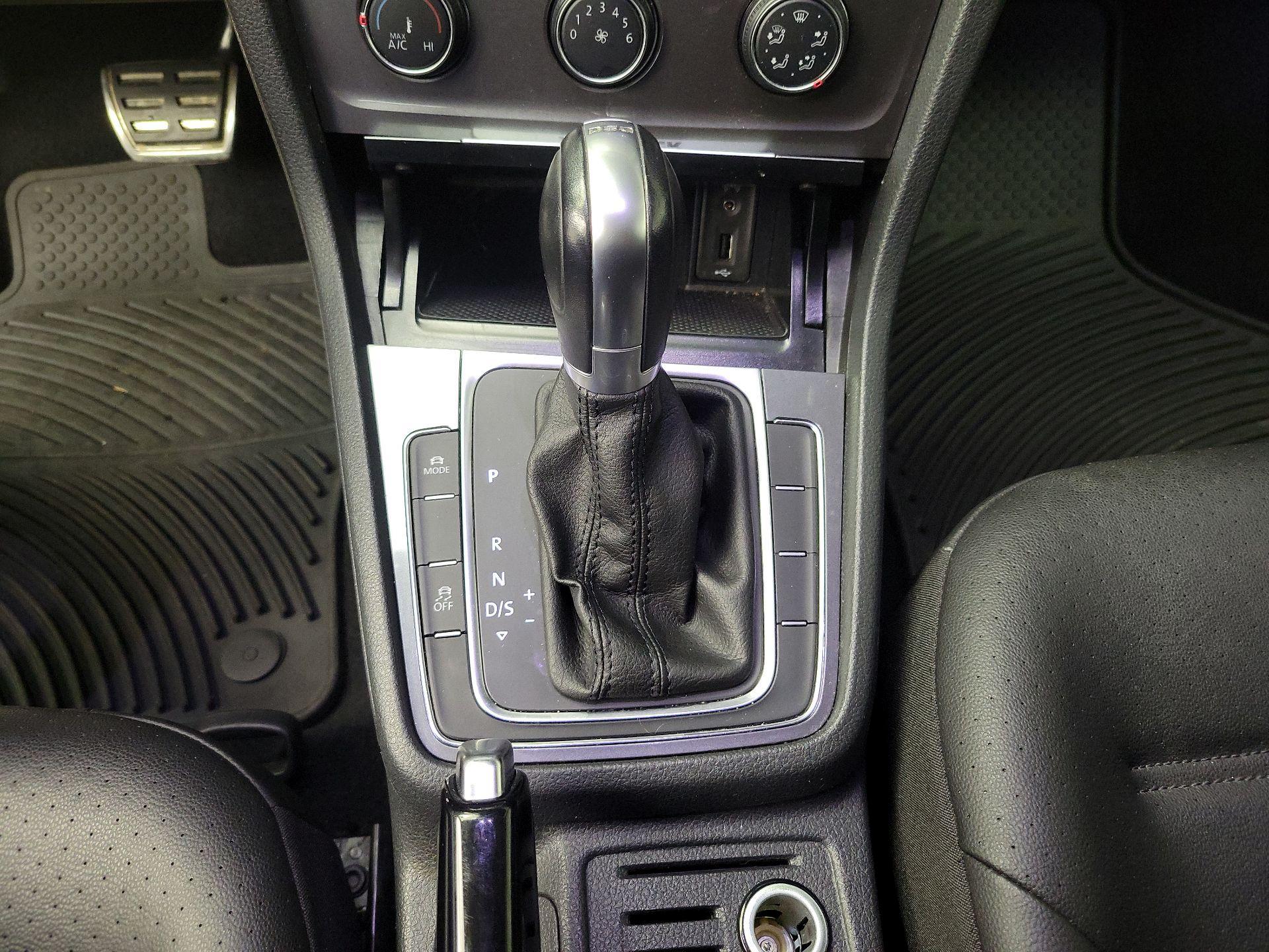 Thumbnail: 2017 Volkswagen Golf - 17