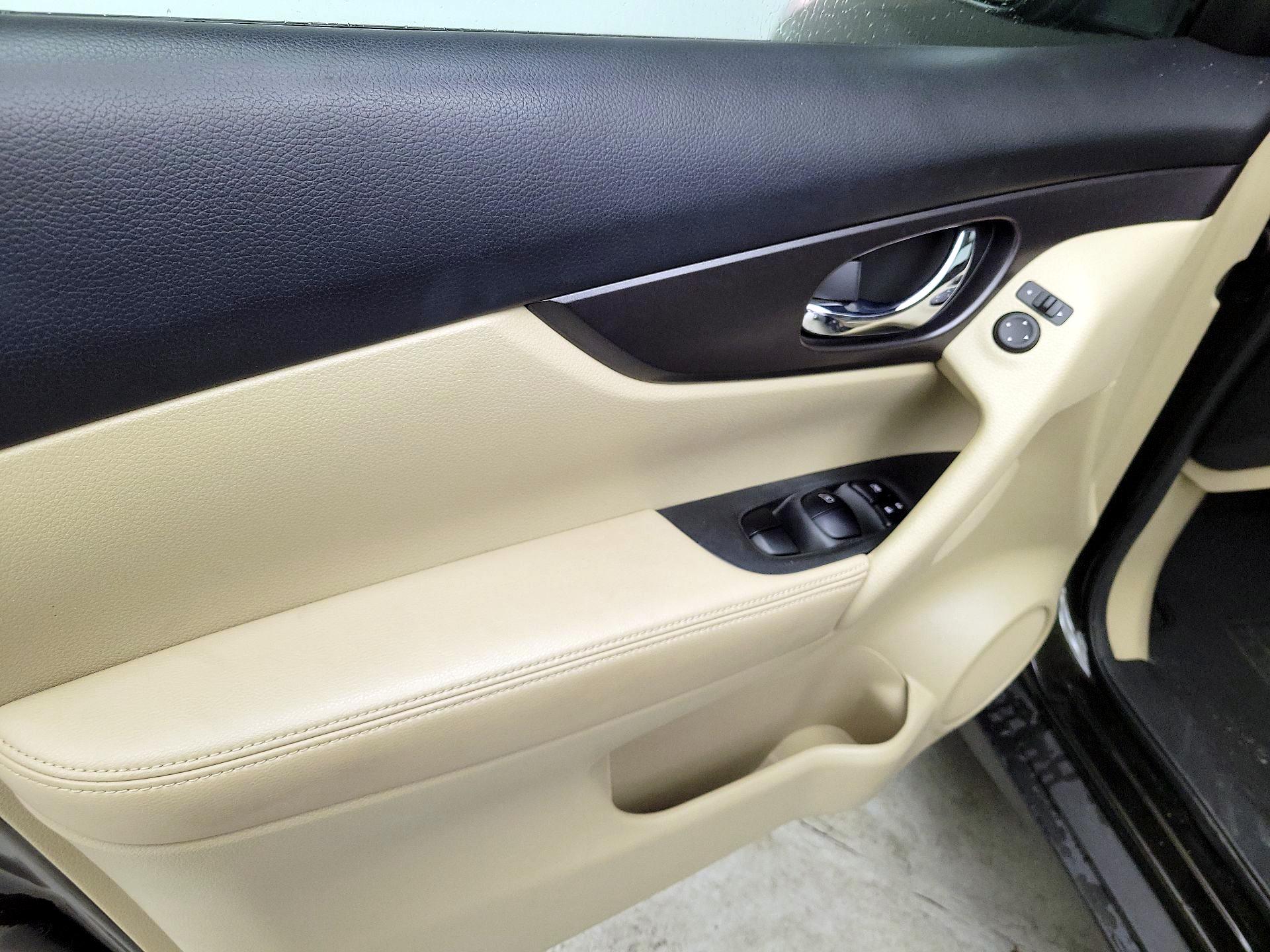 Thumbnail: 2016 Nissan Rogue - 12