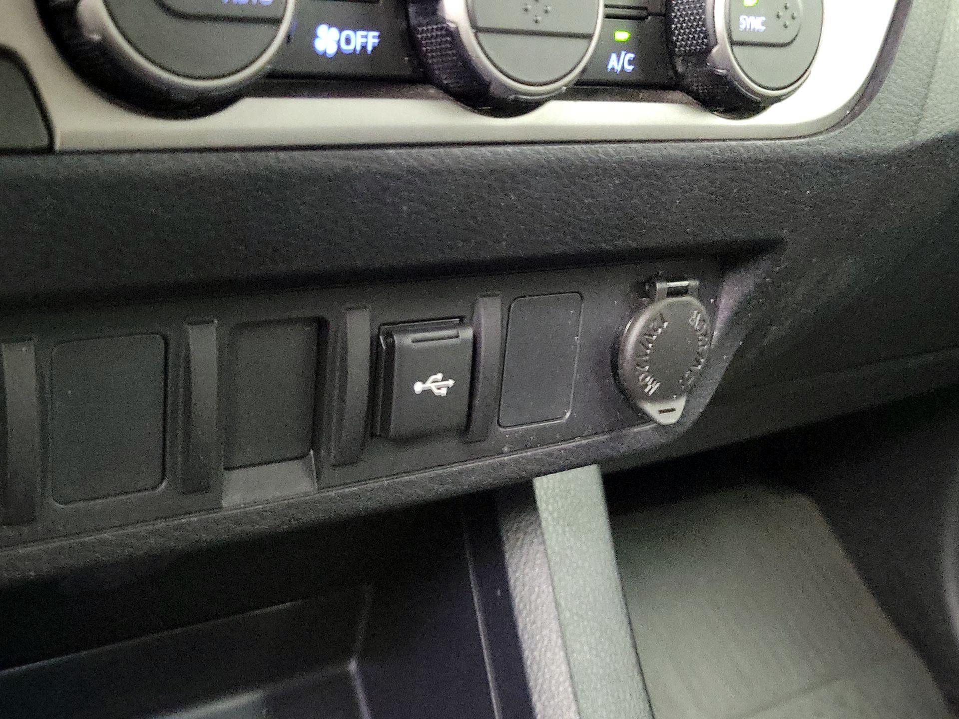 Thumbnail: 2022 Toyota Tacoma - 18