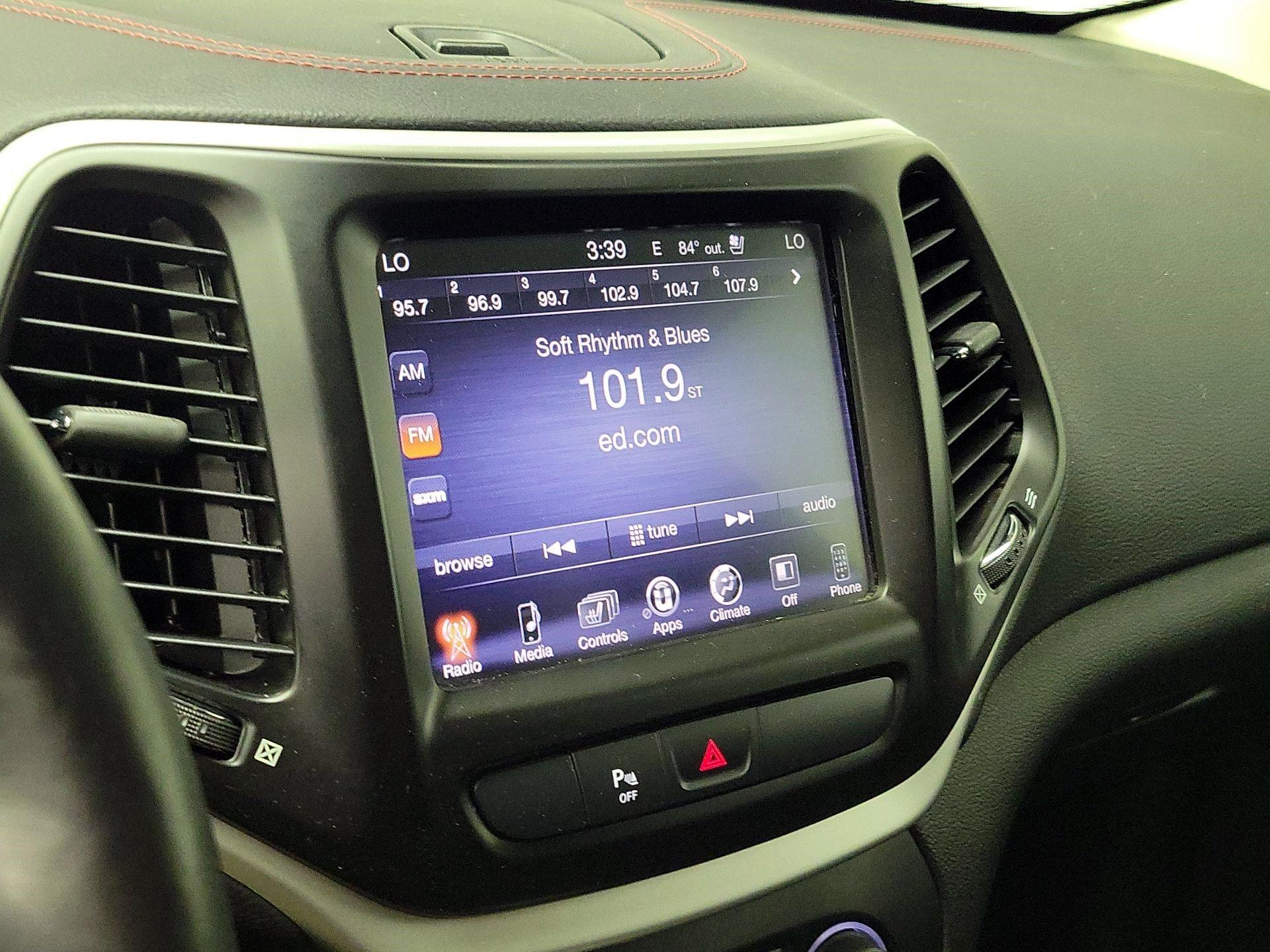 Thumbnail: 2018 Jeep Cherokee - 13