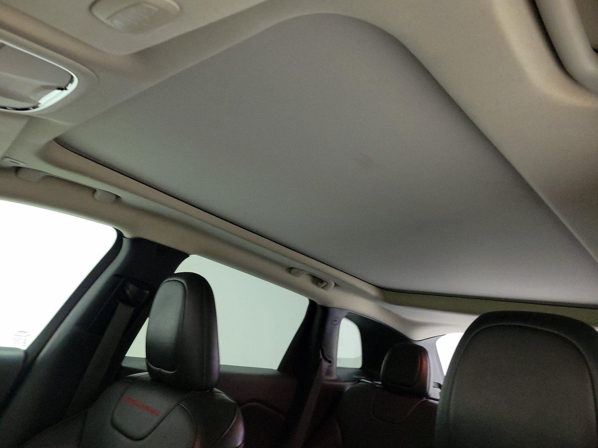 Thumbnail: 2018 Jeep Cherokee - 17