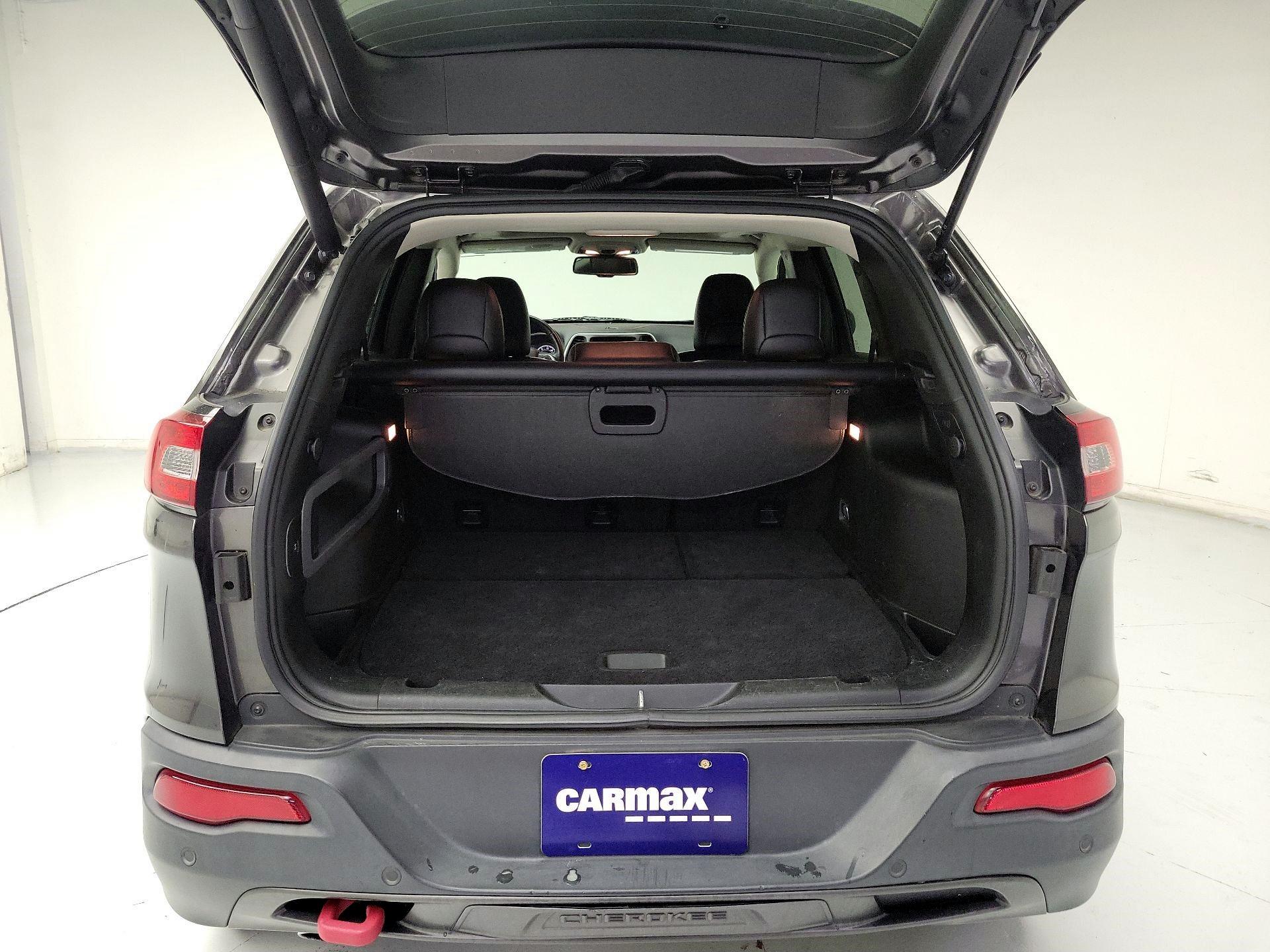 Thumbnail: 2018 Jeep Cherokee - 19