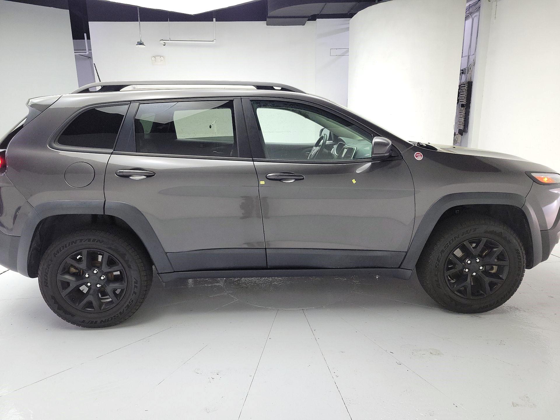 Thumbnail: 2018 Jeep Cherokee - 4