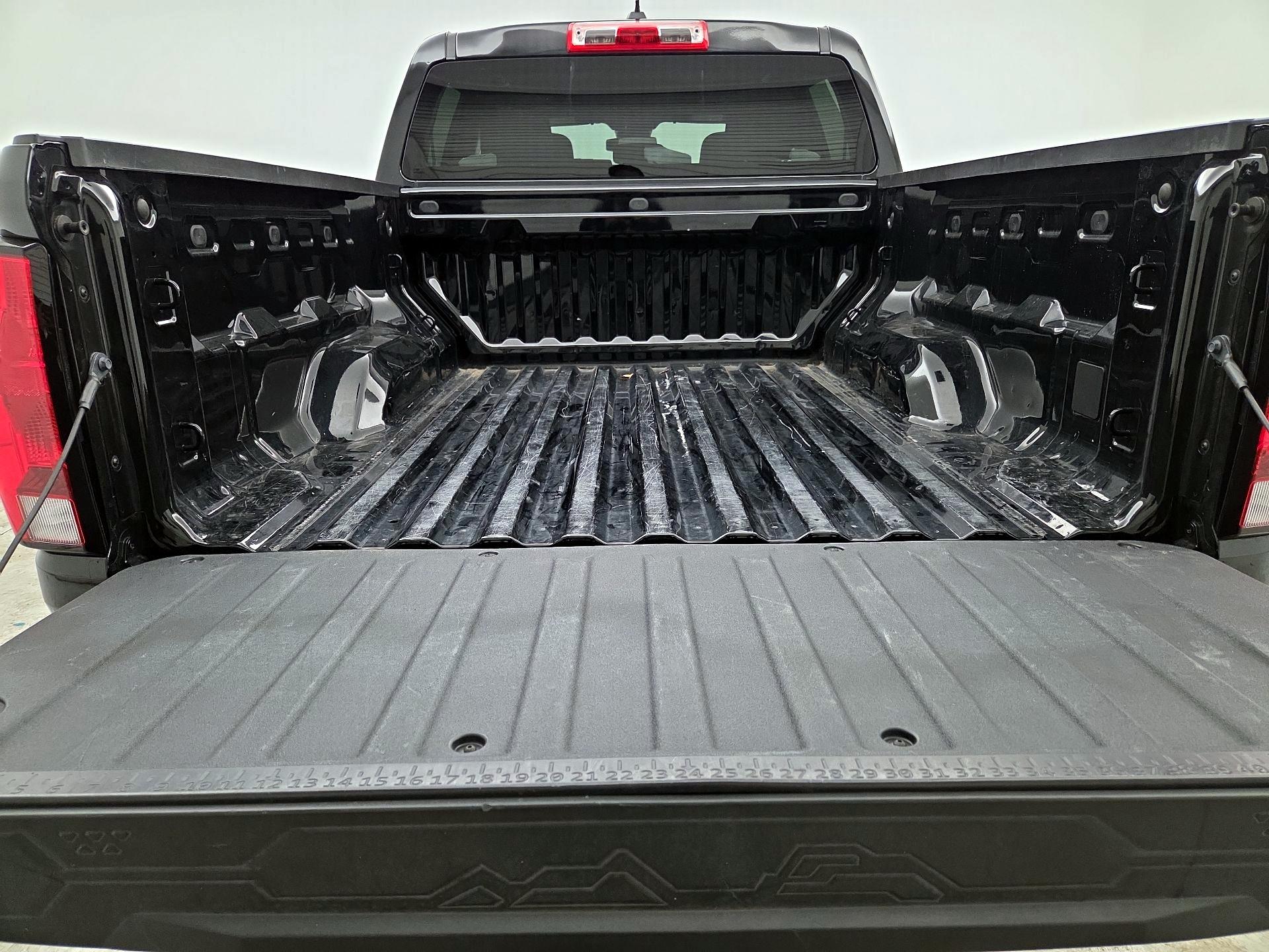 Thumbnail: 2024 Chevrolet Colorado - 19