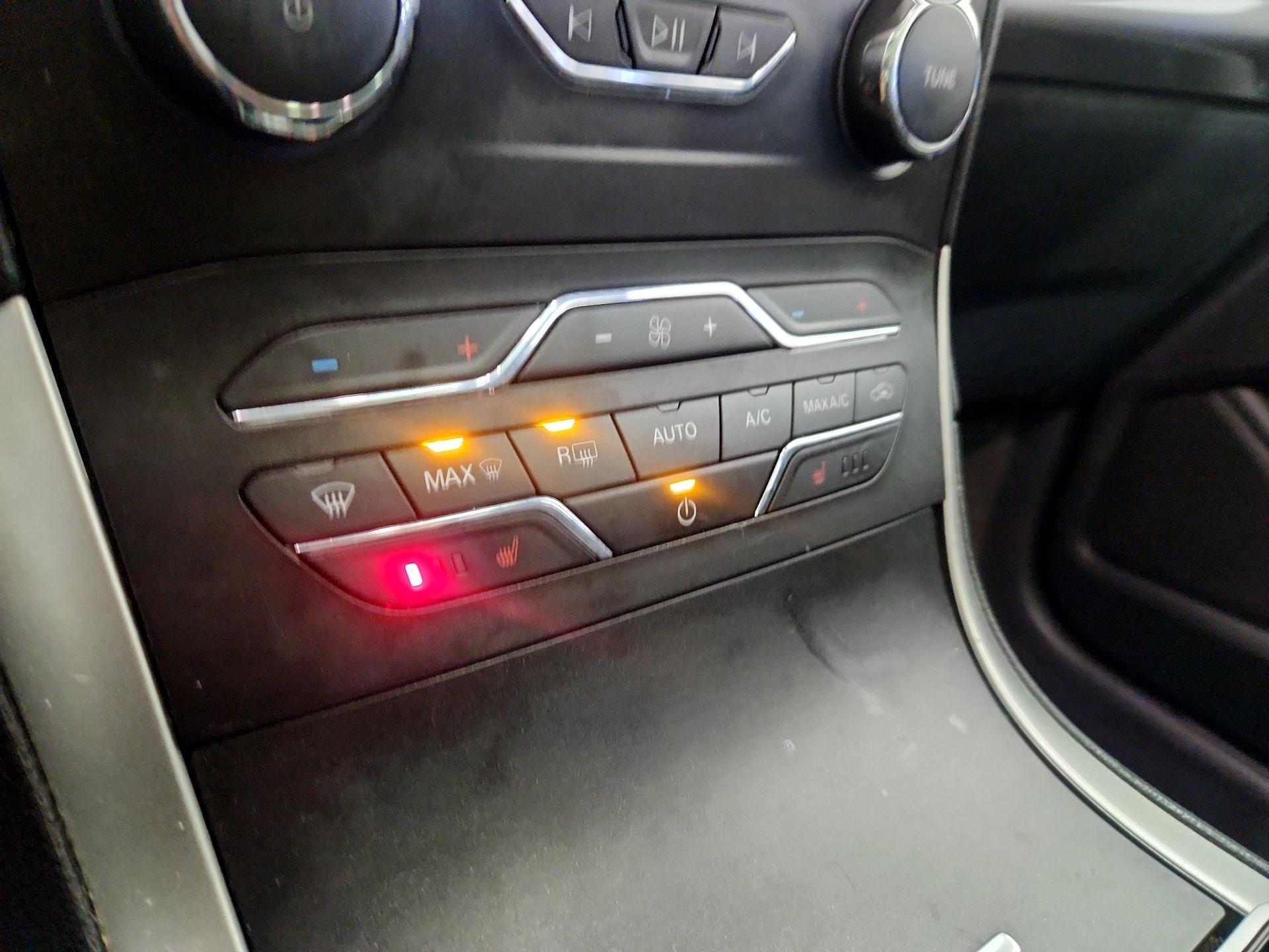 Thumbnail: 2020 Ford Edge - 17