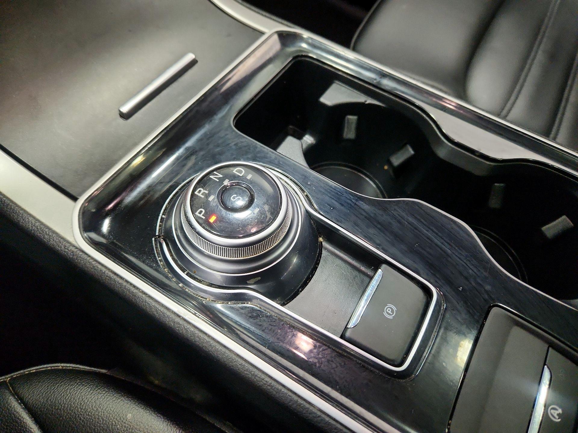 Thumbnail: 2020 Ford Edge - 18