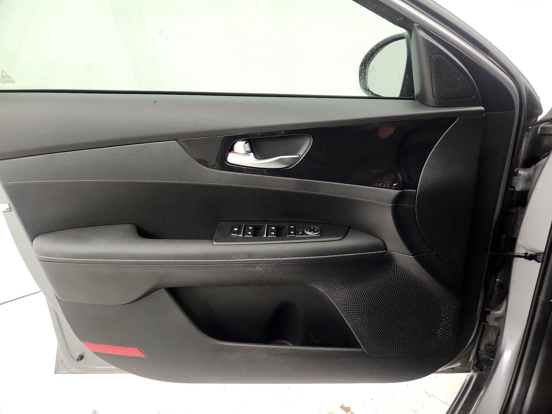 Thumbnail: 2023 Kia Forte - 12