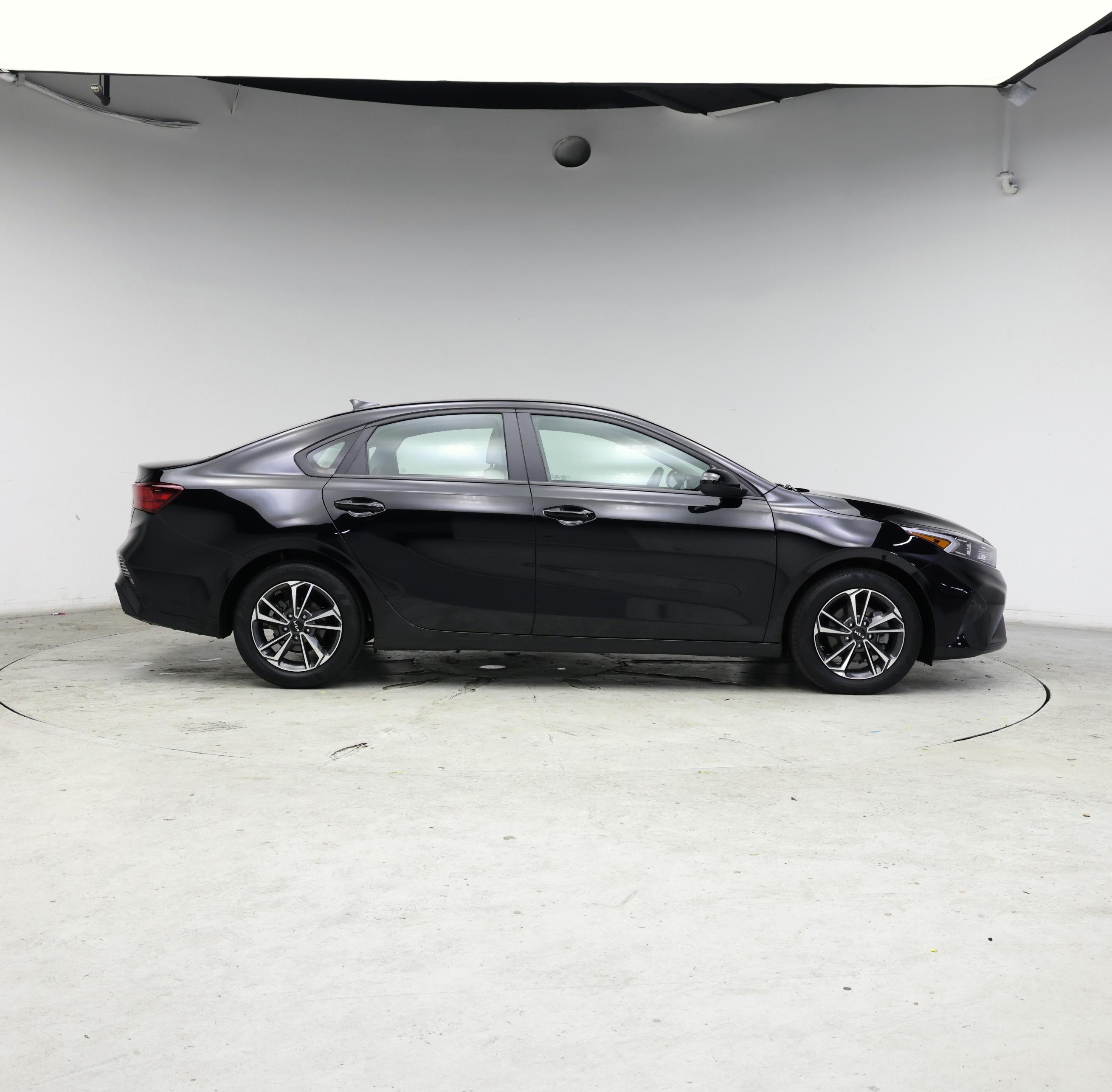 Thumbnail: 2023 Kia Forte - 7