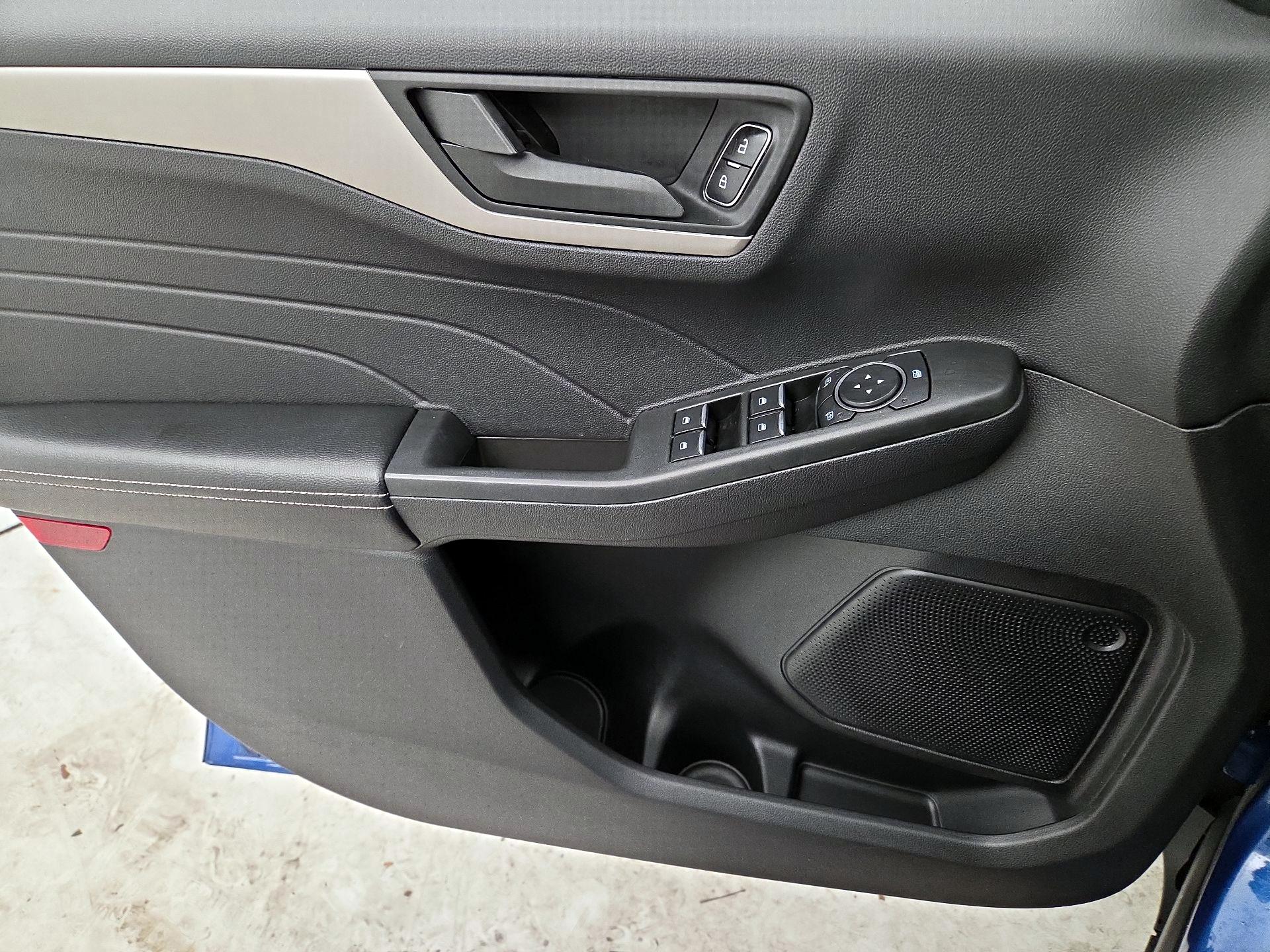 Thumbnail: 2022 Ford Escape - 12