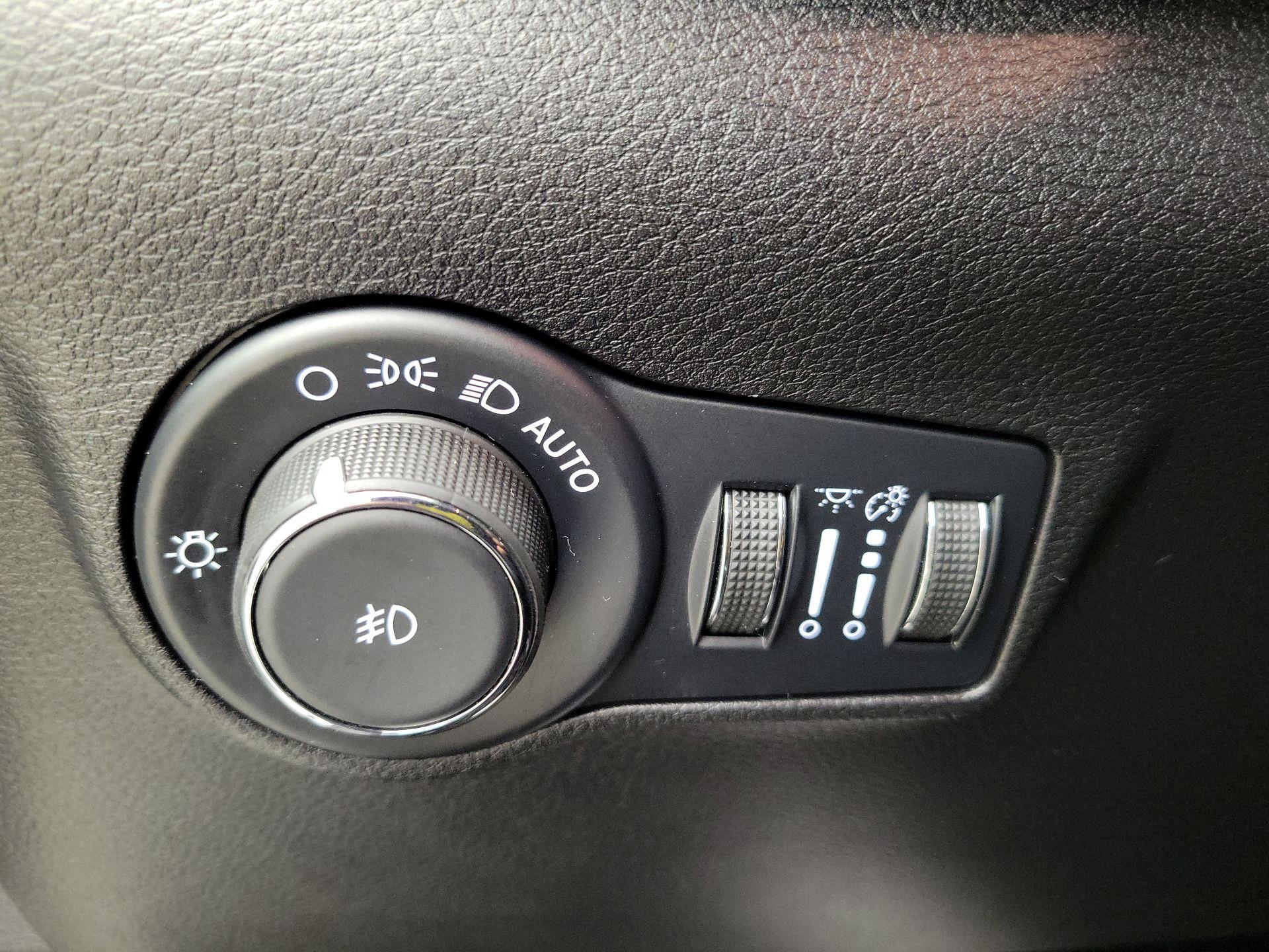 Thumbnail: 2022 Jeep Compass - 13