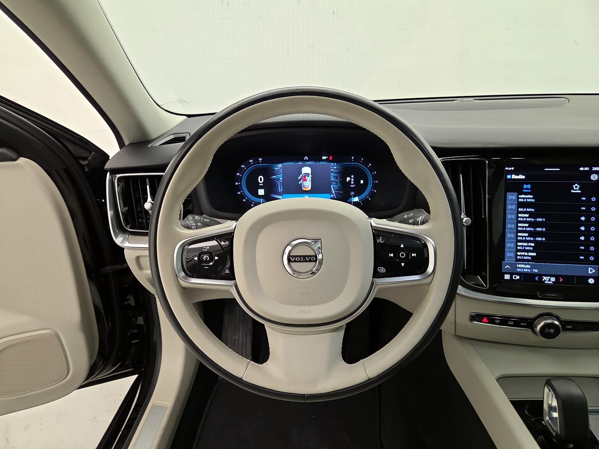 Thumbnail: 2023 Volvo S60 - 10