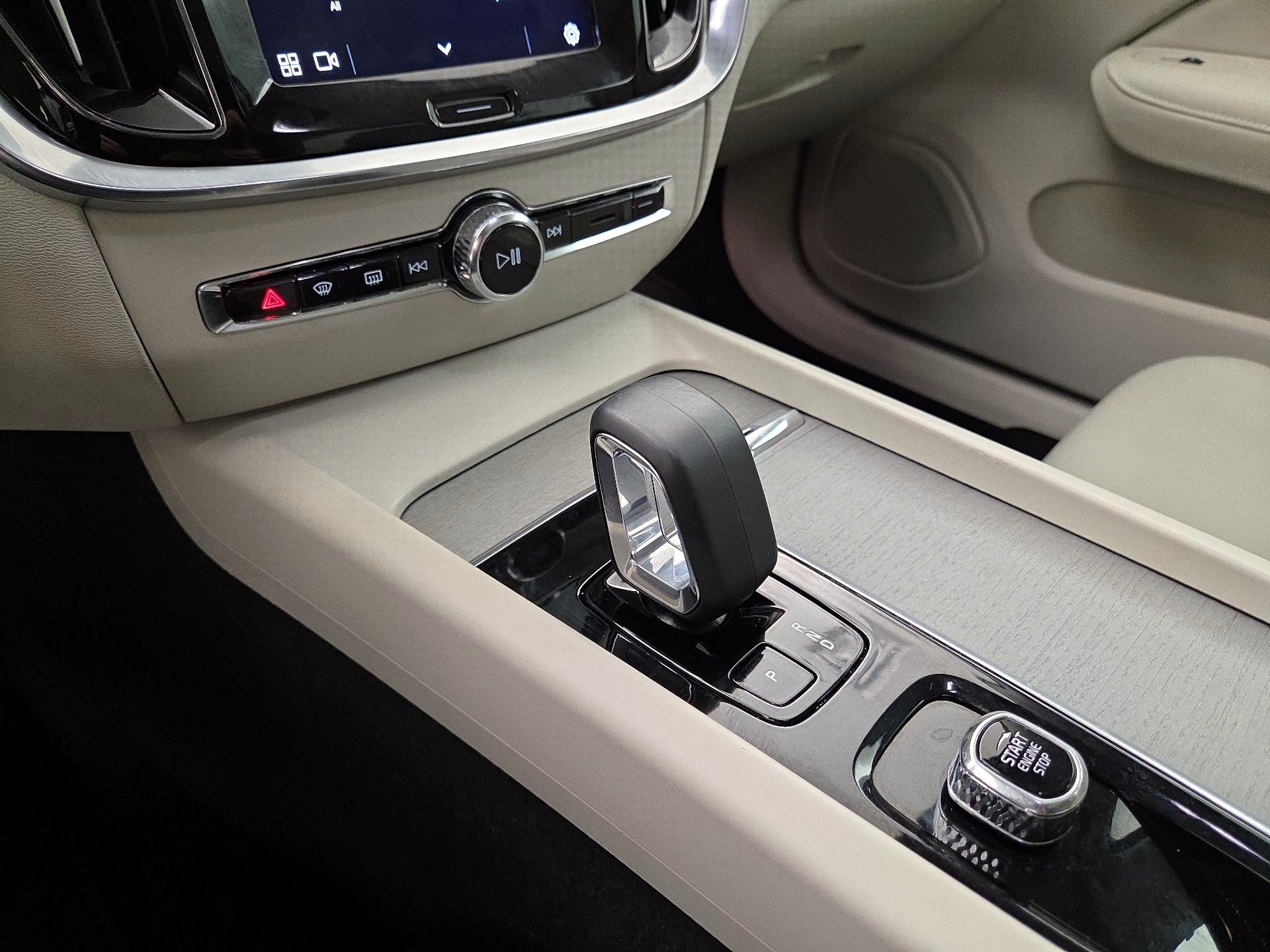 Thumbnail: 2023 Volvo S60 - 16