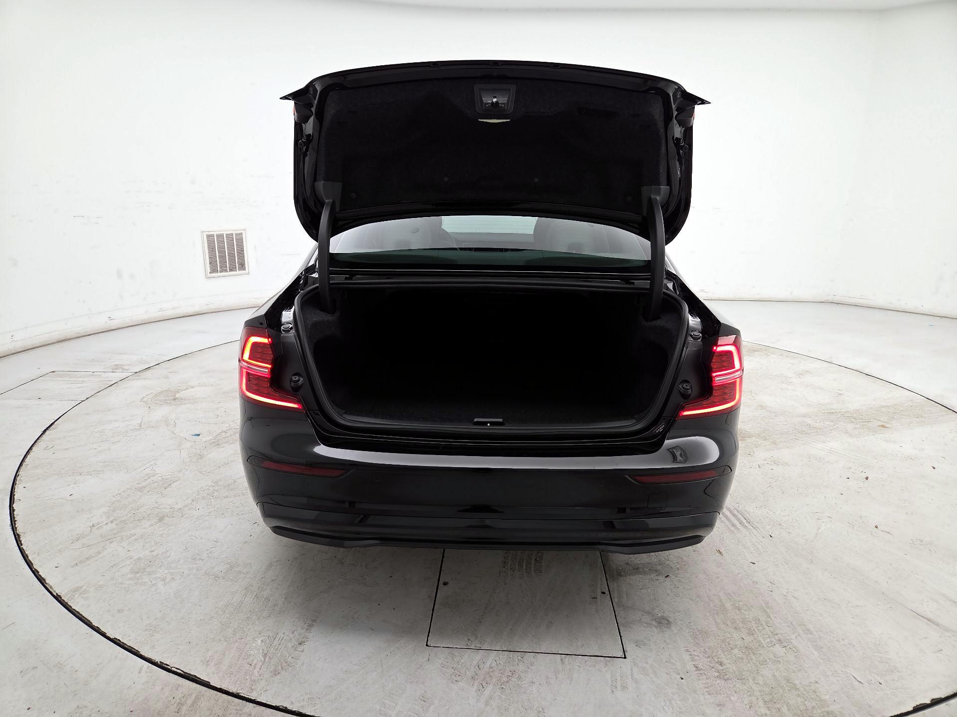 Thumbnail: 2023 Volvo S60 - 19