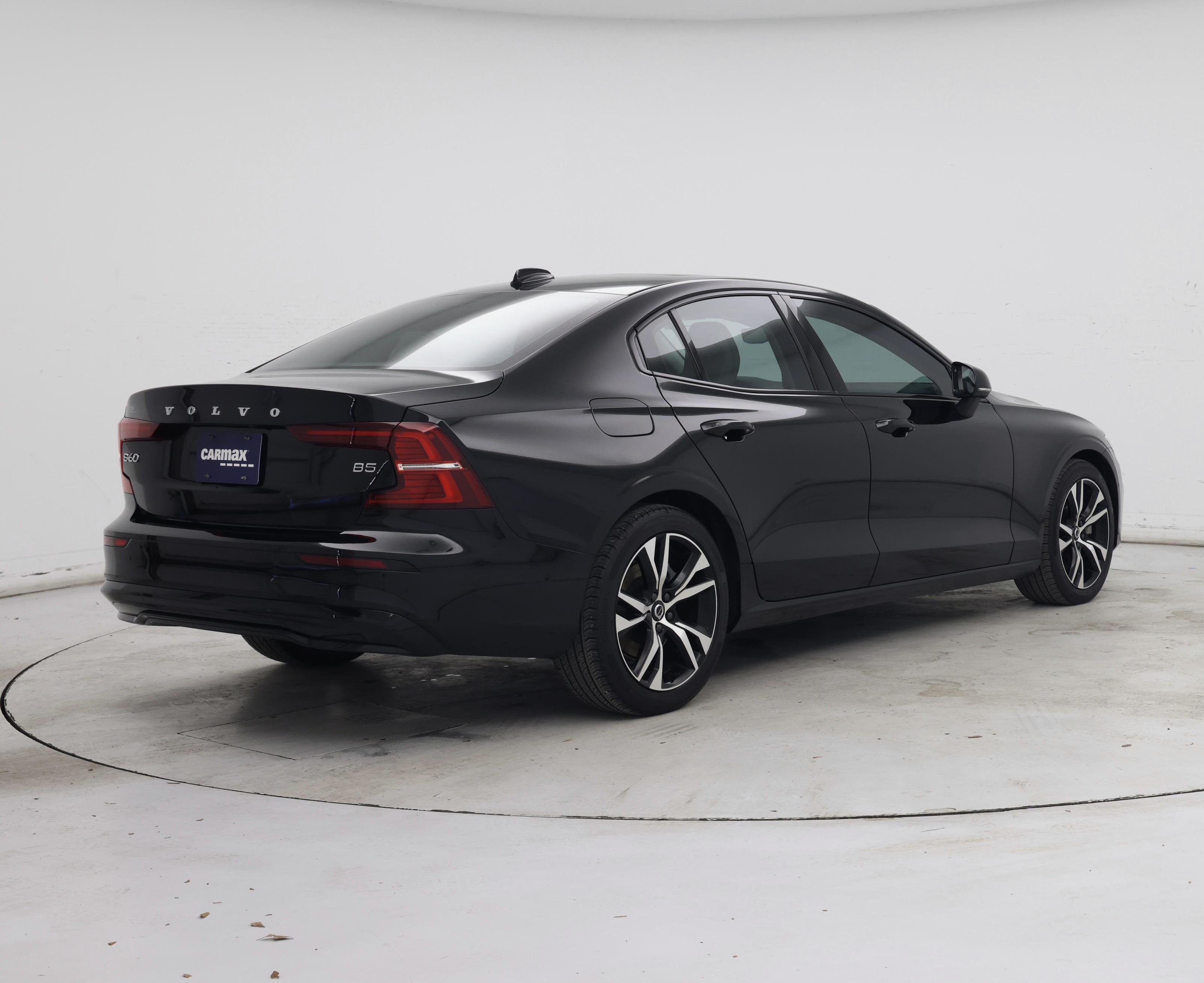 Thumbnail: 2023 Volvo S60 - 8