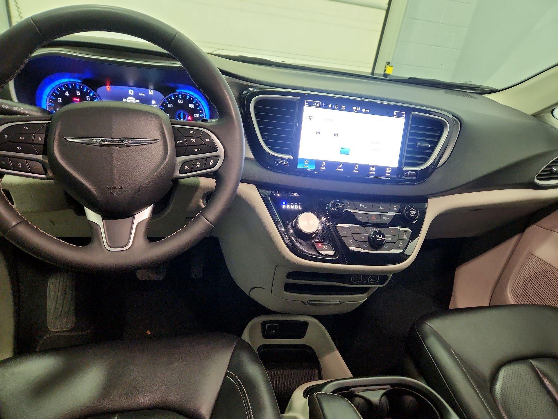 Thumbnail: 2024 Chrysler Pacifica - 9