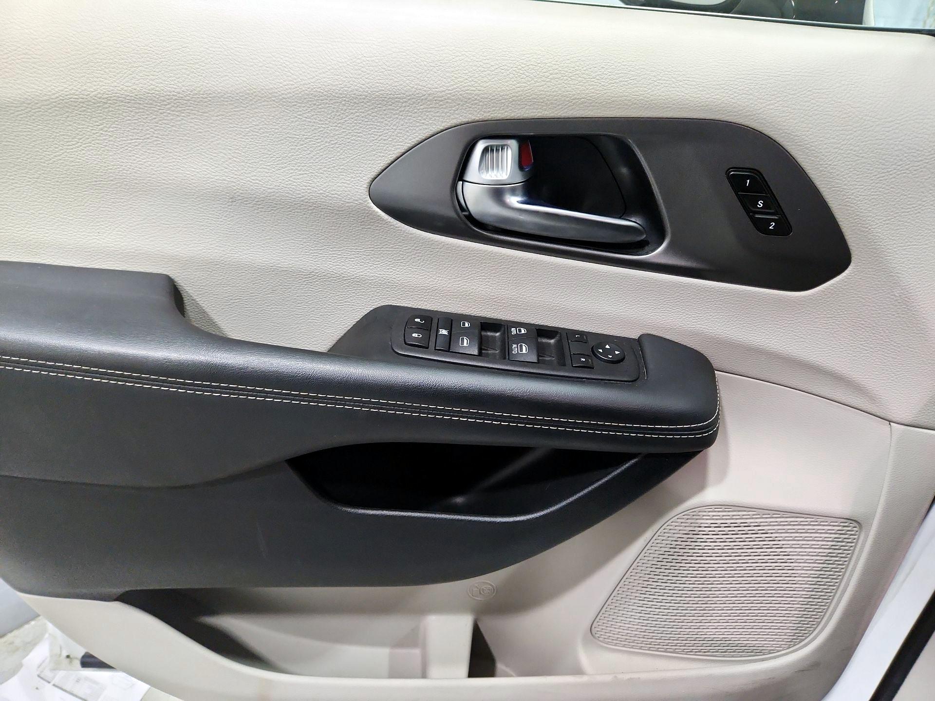 Thumbnail: 2024 Chrysler Pacifica - 12