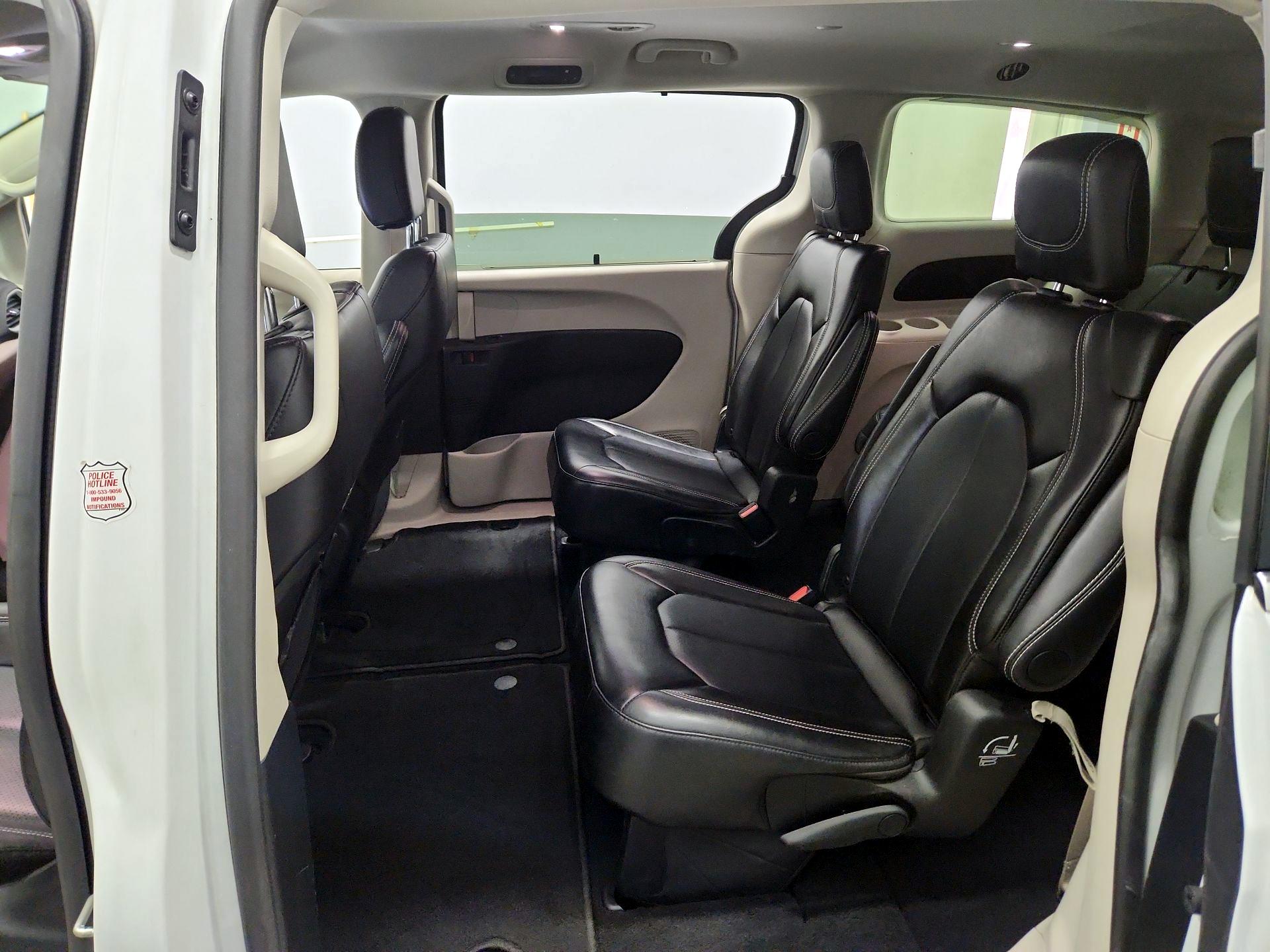 Thumbnail: 2024 Chrysler Pacifica - 19