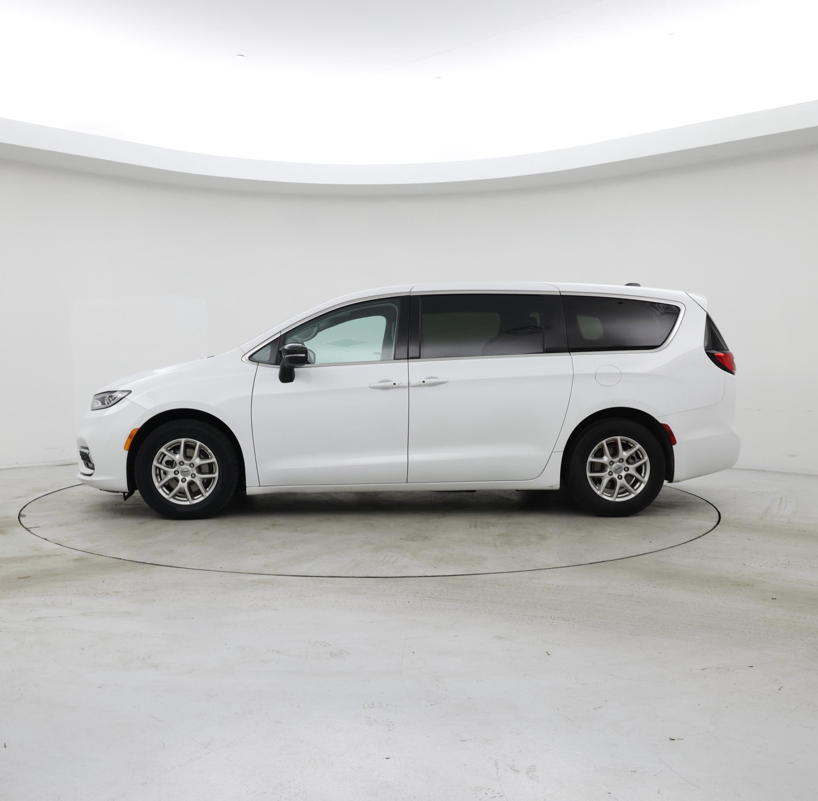 Thumbnail: 2024 Chrysler Pacifica - 3