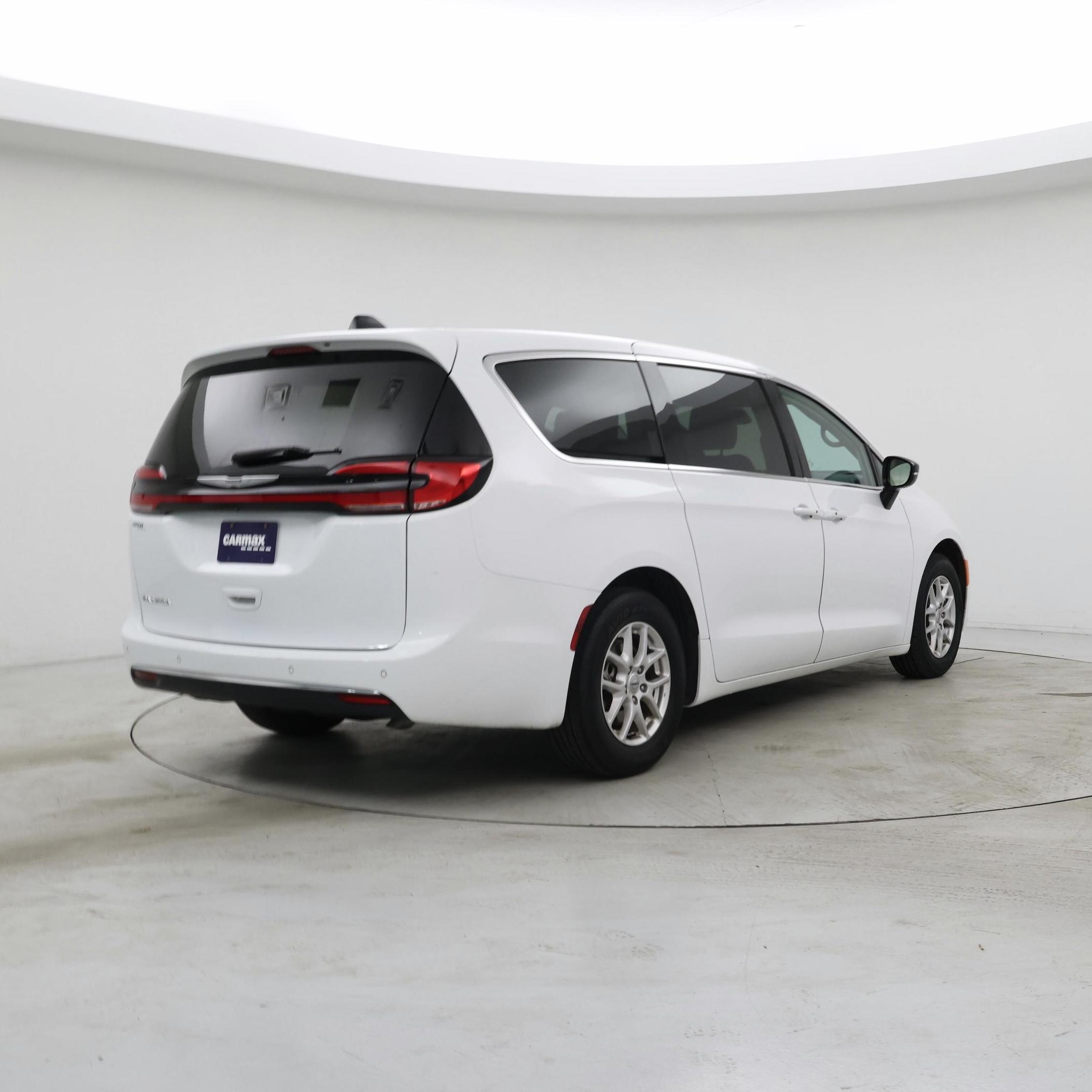 Thumbnail: 2024 Chrysler Pacifica - 8