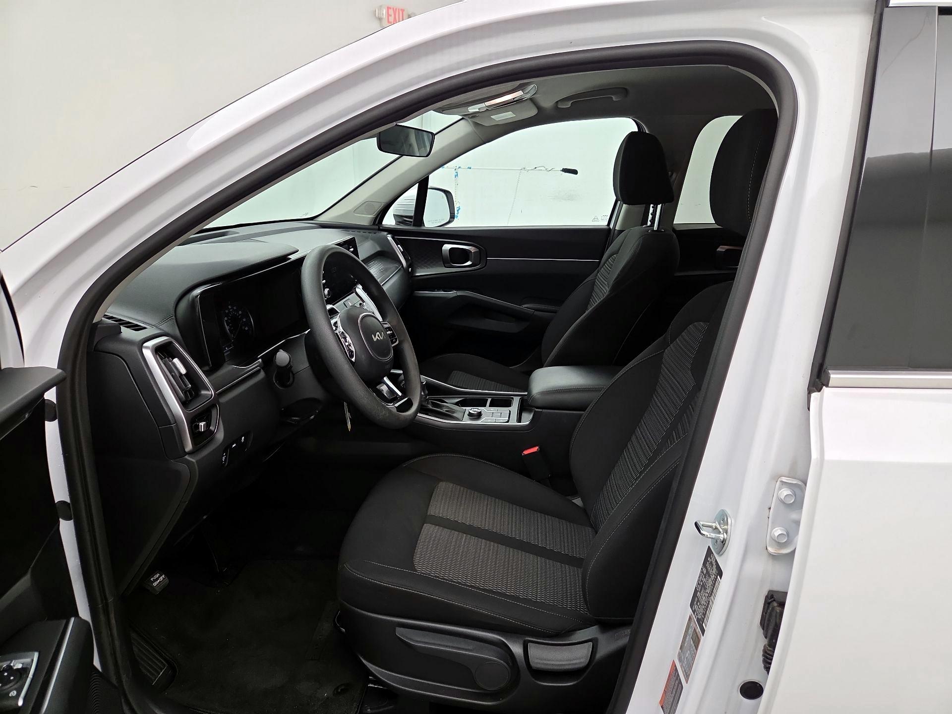 Thumbnail: 2023 Kia Sorento - 11