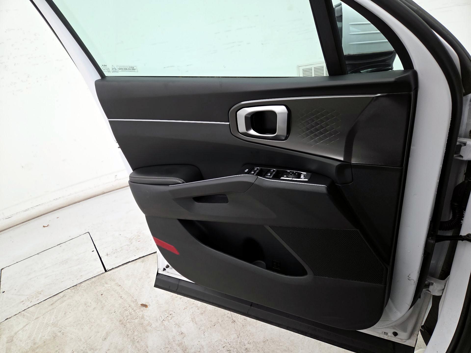 Thumbnail: 2023 Kia Sorento - 12