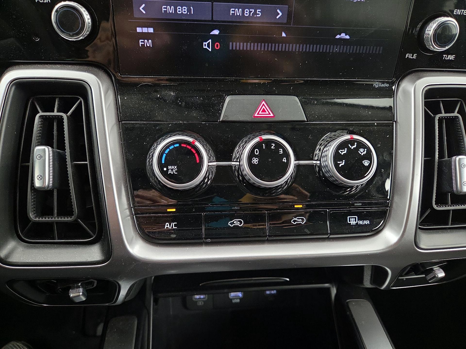 Thumbnail: 2023 Kia Sorento - 16